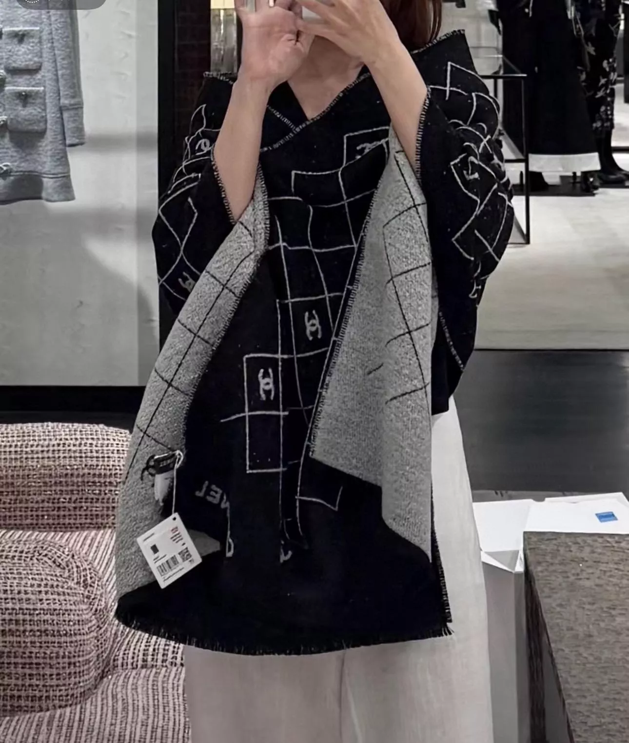 25A 雙面菱格 CC 提花披肩圍巾｜黑白雙面設計｜195×70cm