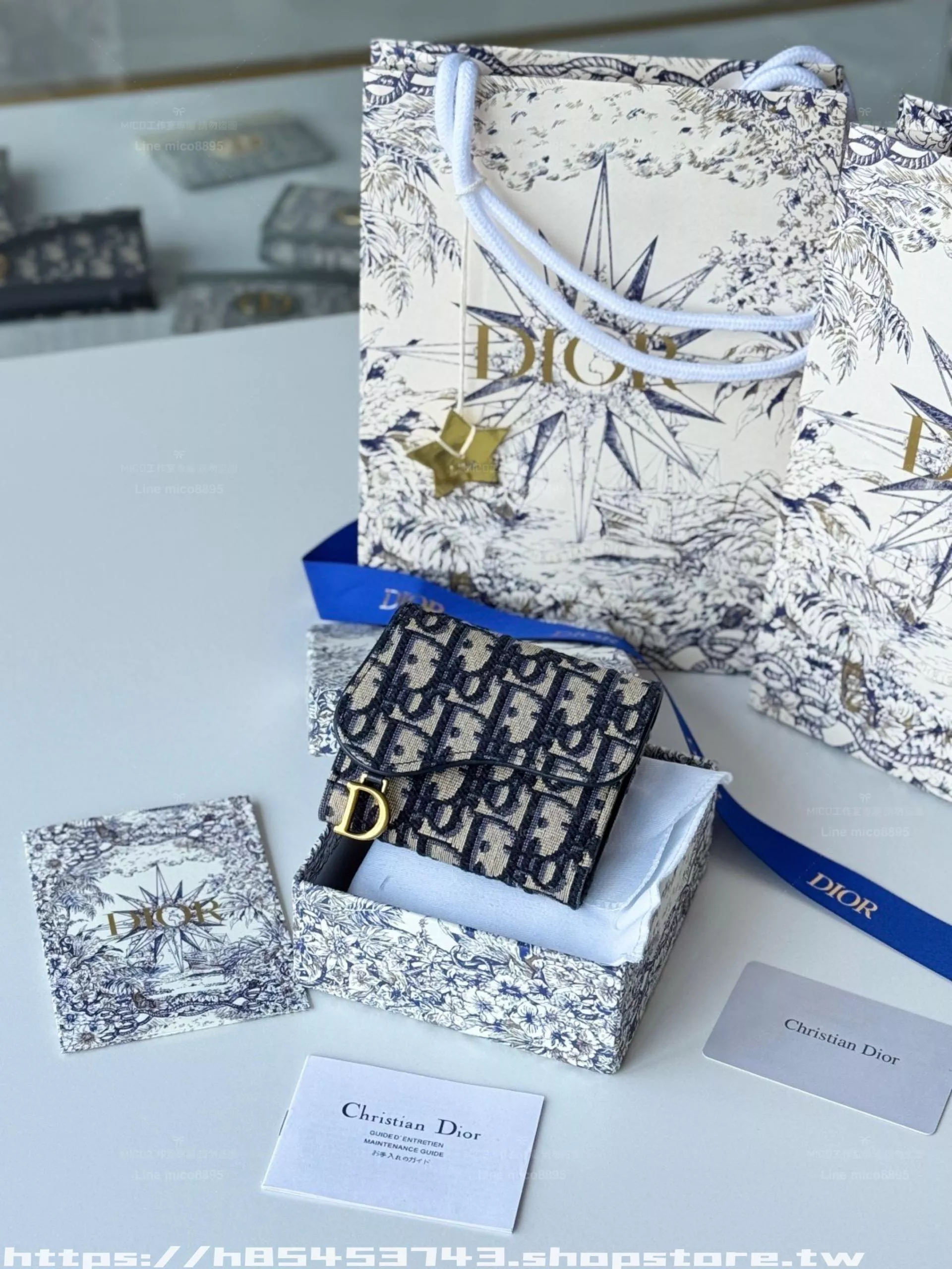 D 字母老花三折短夾錢包｜經典緹花帆布款