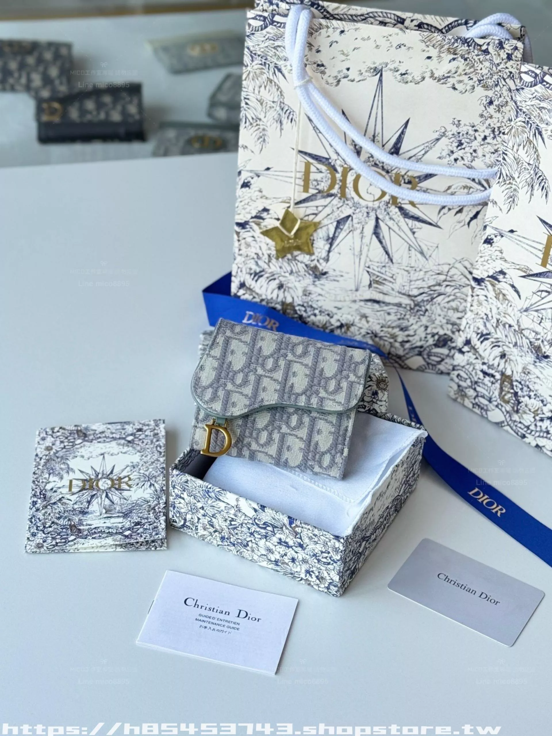 灰色 D 字母老花三折短夾錢包｜經典緹花帆布款