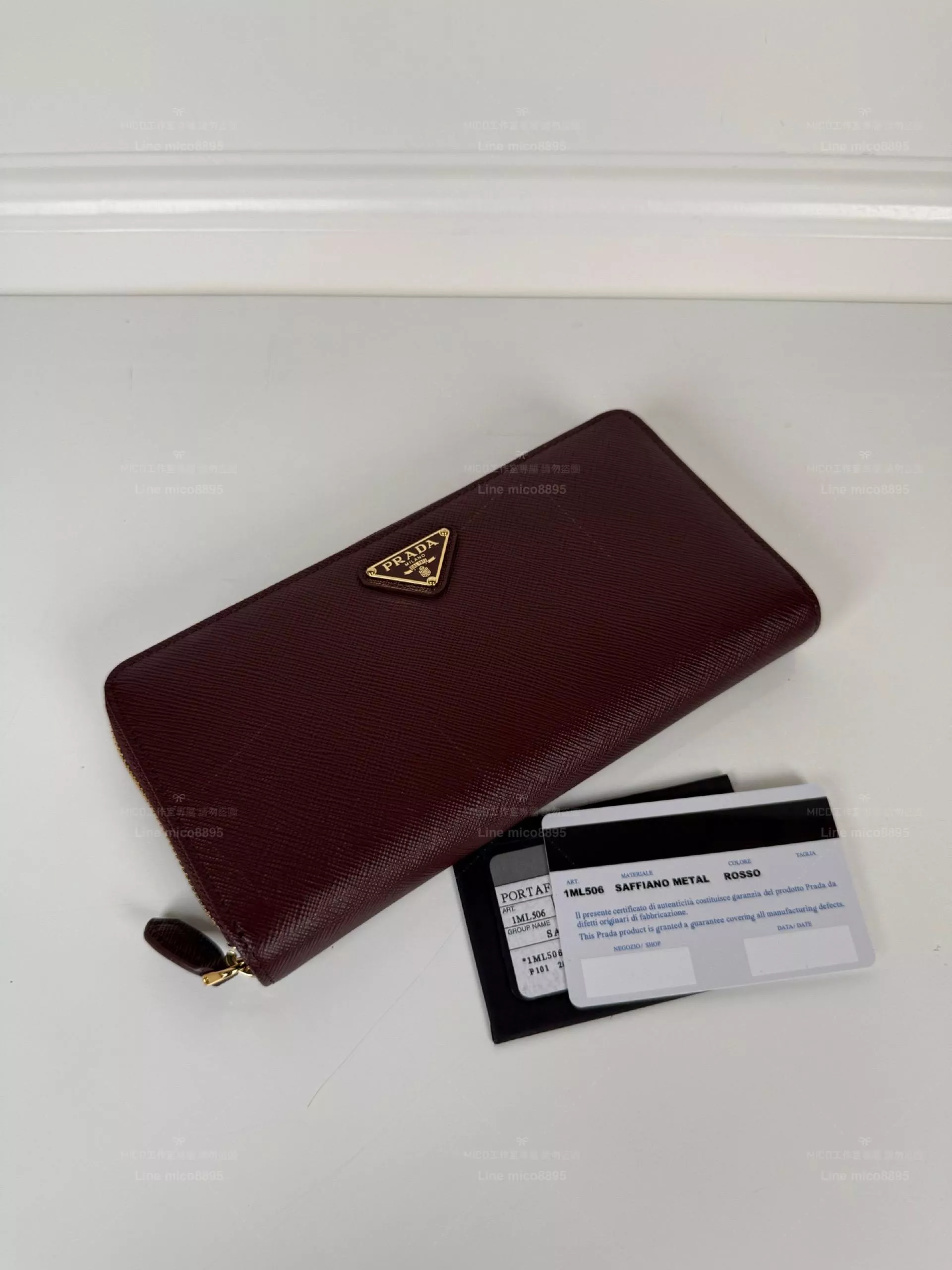 1ML506｜拉鍊長夾・波爾多紅 Saffiano 十字紋牛皮長夾
