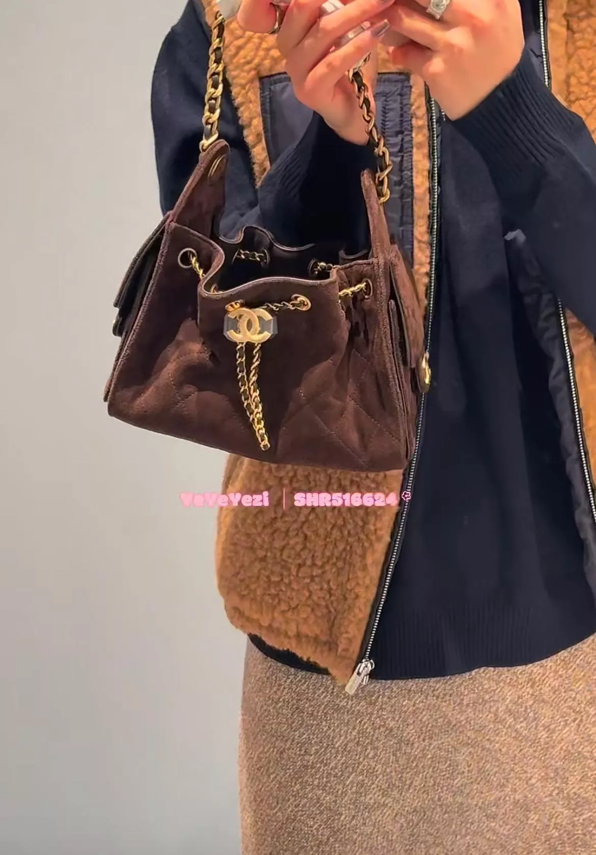 26C系列 麂皮款 Mini 25Bag 抽繩水桶包｜咖色 20cm