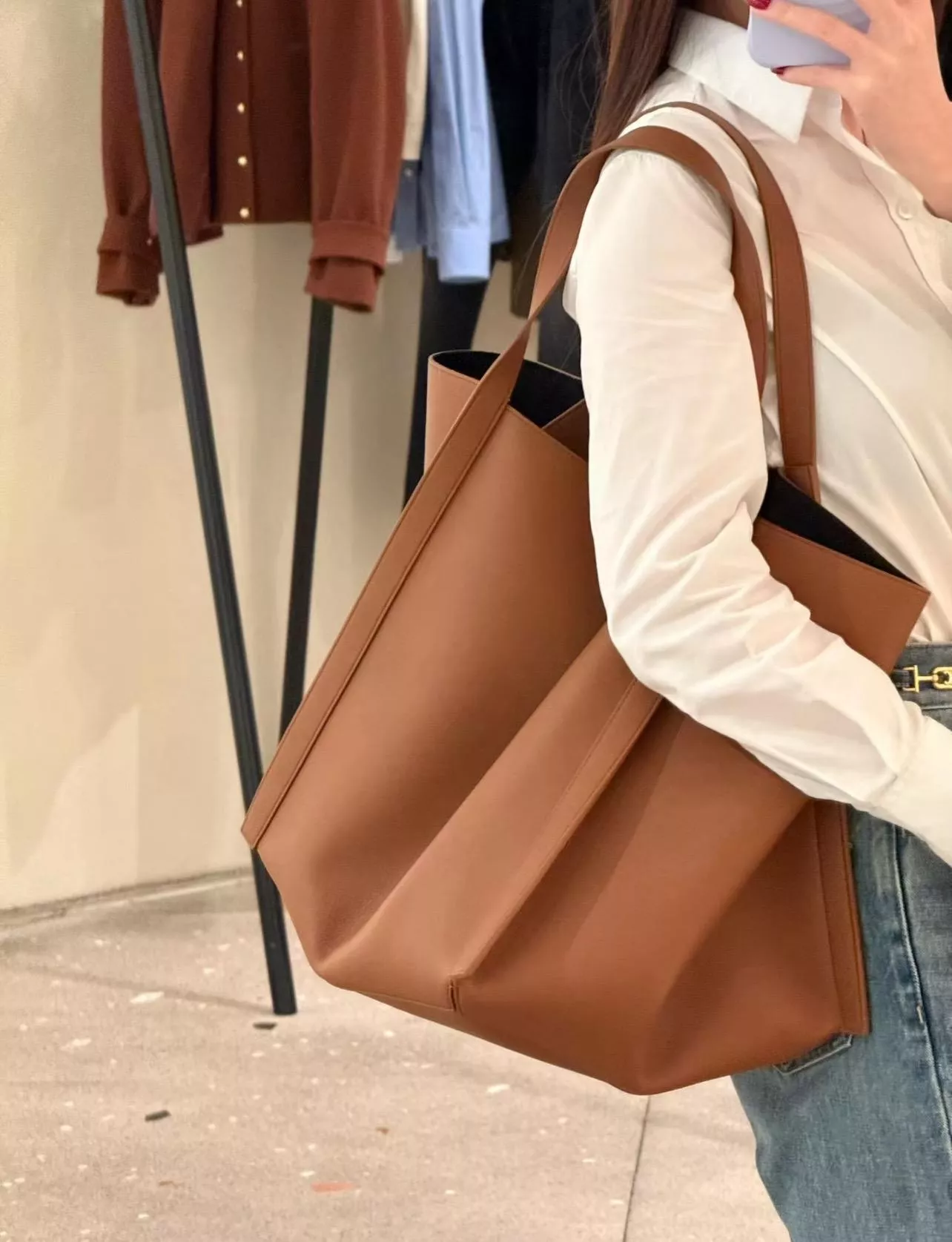 CELINE 極簡款 CUBE 中號方形托特包｜焦糖棕色｜全皮款 36cm