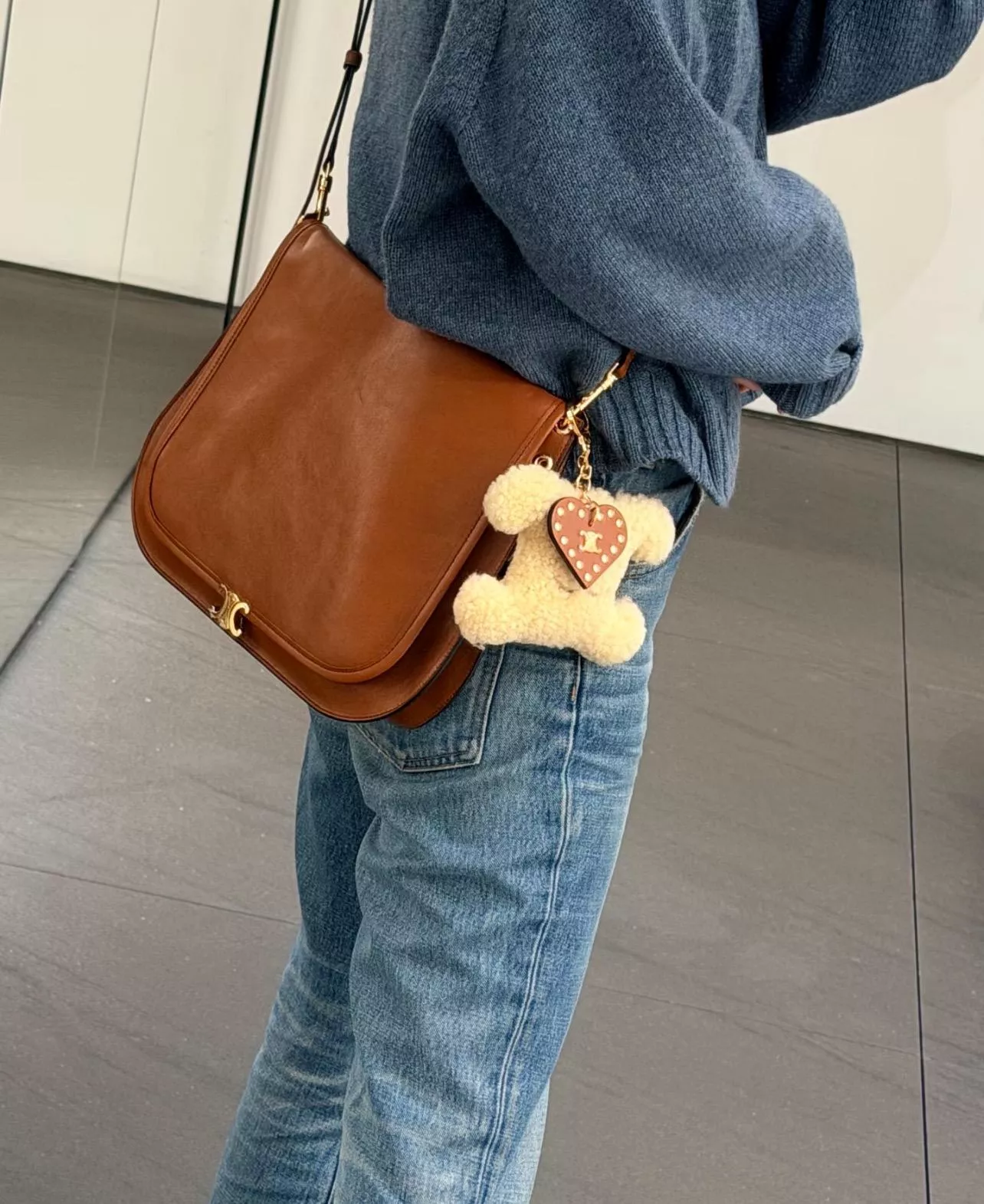 CELINE 焦糖色 SOFT TRIOMPHE BESACE手袋 秋冬復古斜背包
