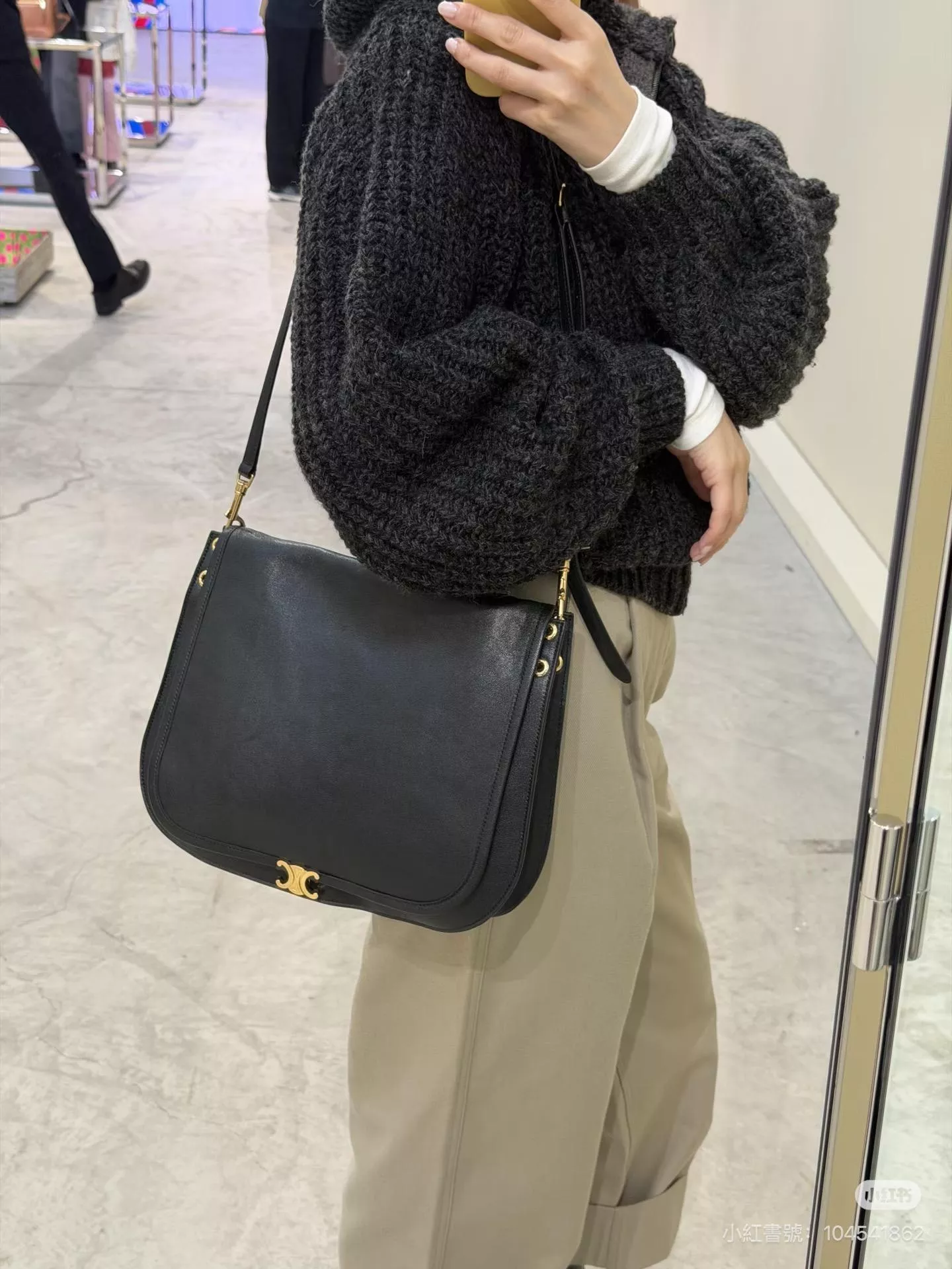CELINE 黑色 SOFT TRIOMPHE BESACE手袋 秋冬復古斜背包