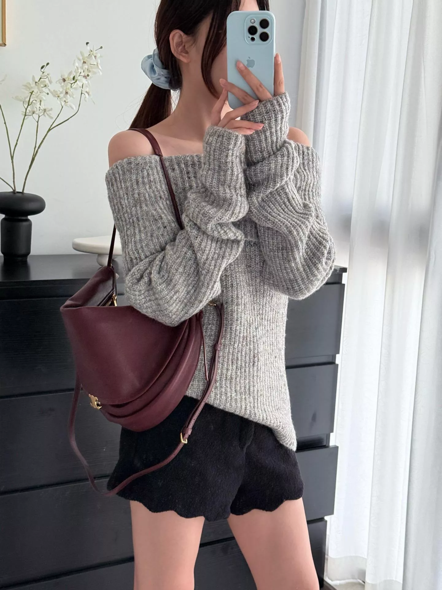 CELINE 酒紅｜SOFT TRIOMPHE Half Moon｜小羊皮半月斜背包