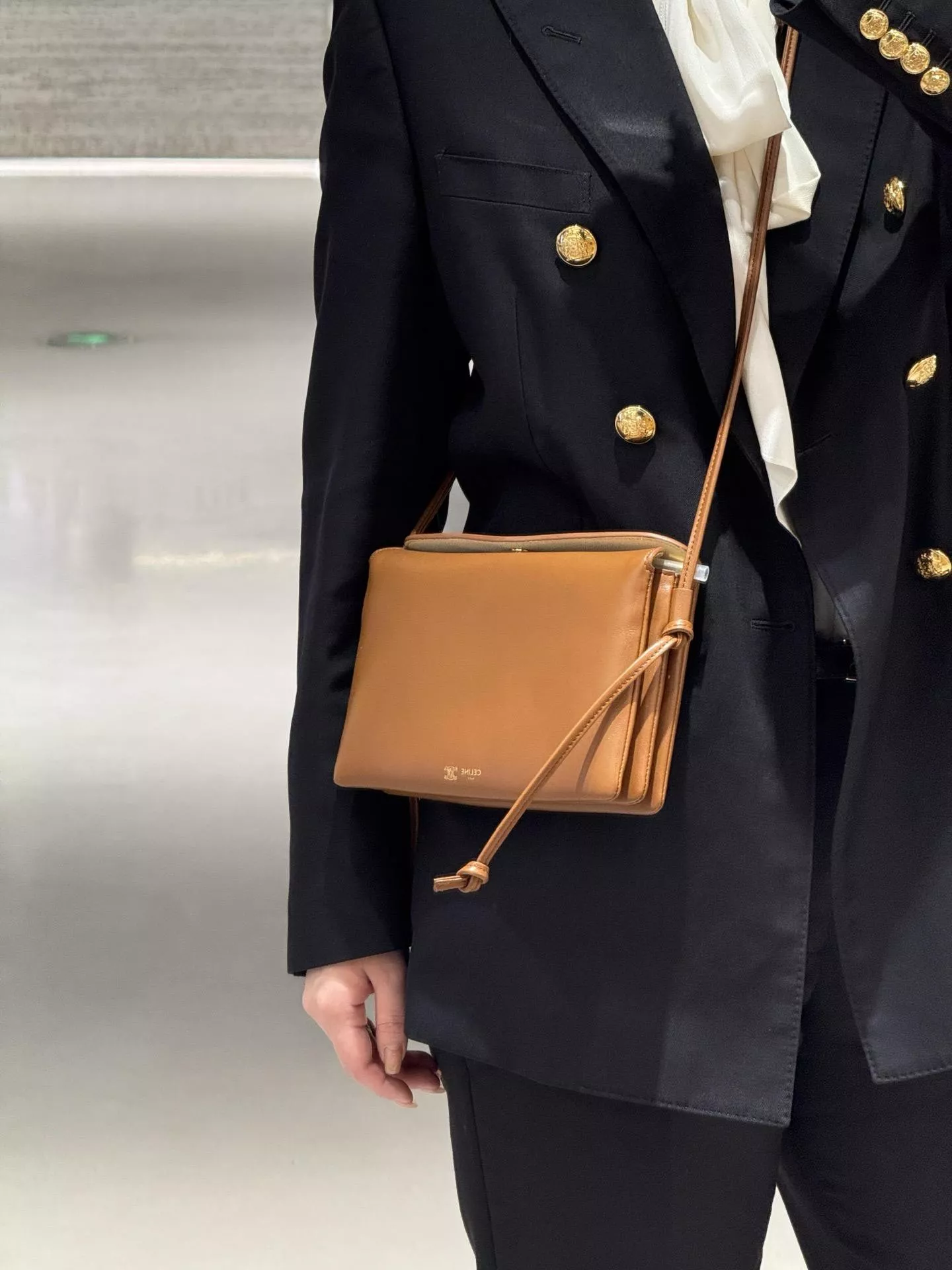 CELINE TRIO FLAP 焦糖色 羊皮迷你手袋｜斜挎包 信封包 22cm