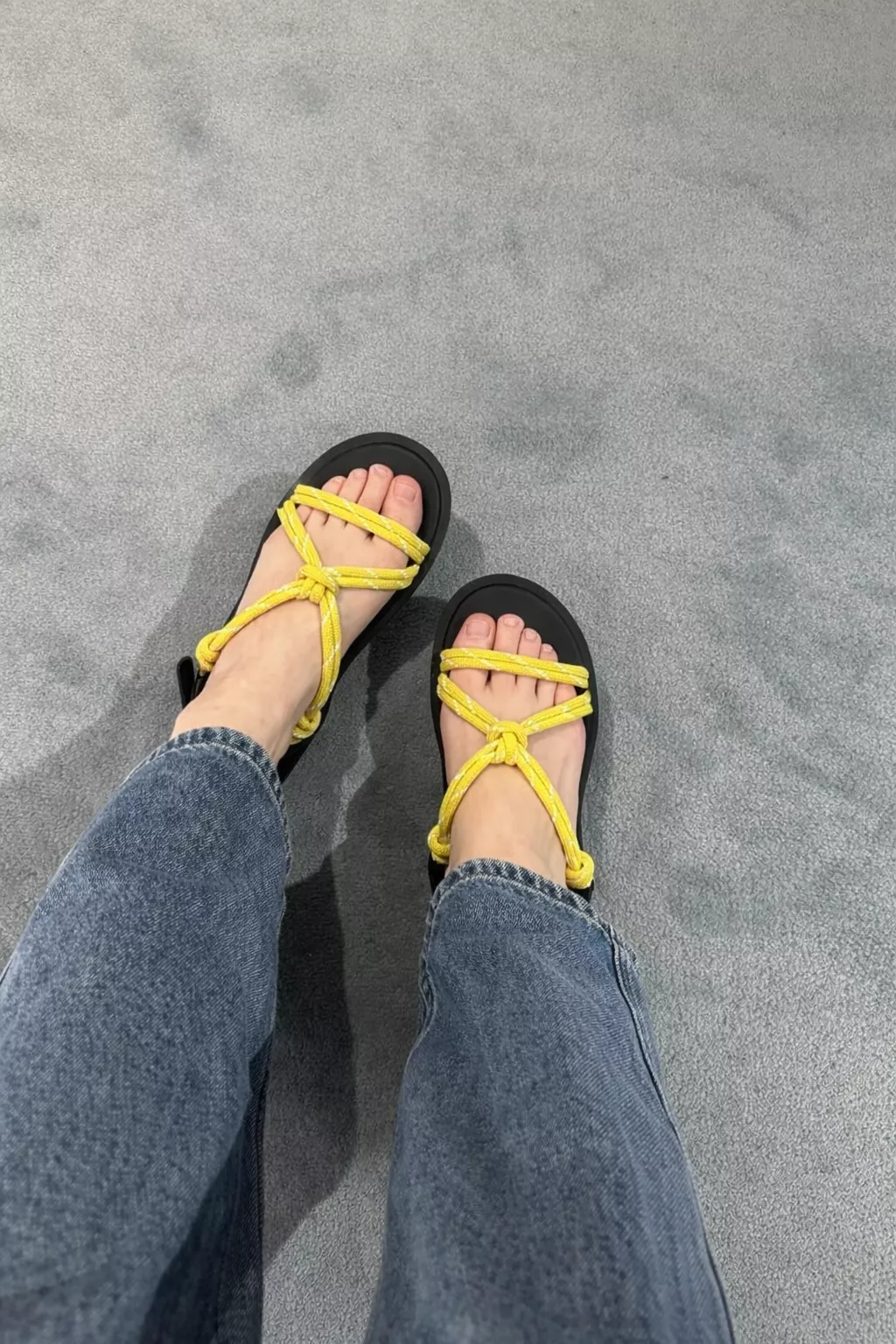 Miu Miu 黃色 綁帶涼鞋｜原版尼龍繩・輕盈舒適・夏季百搭款