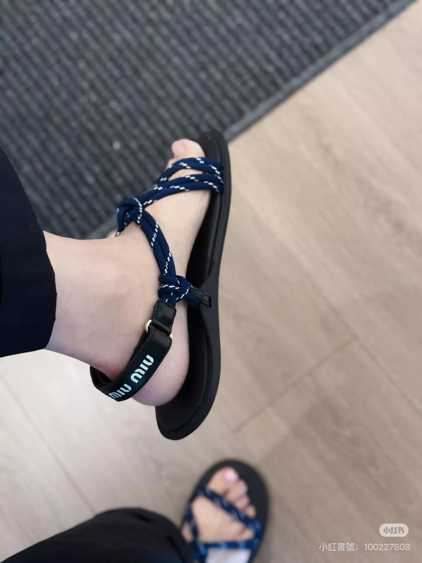 Miu Miu 深藍色 綁帶涼鞋｜原版尼龍繩・輕盈舒適・夏季百搭款