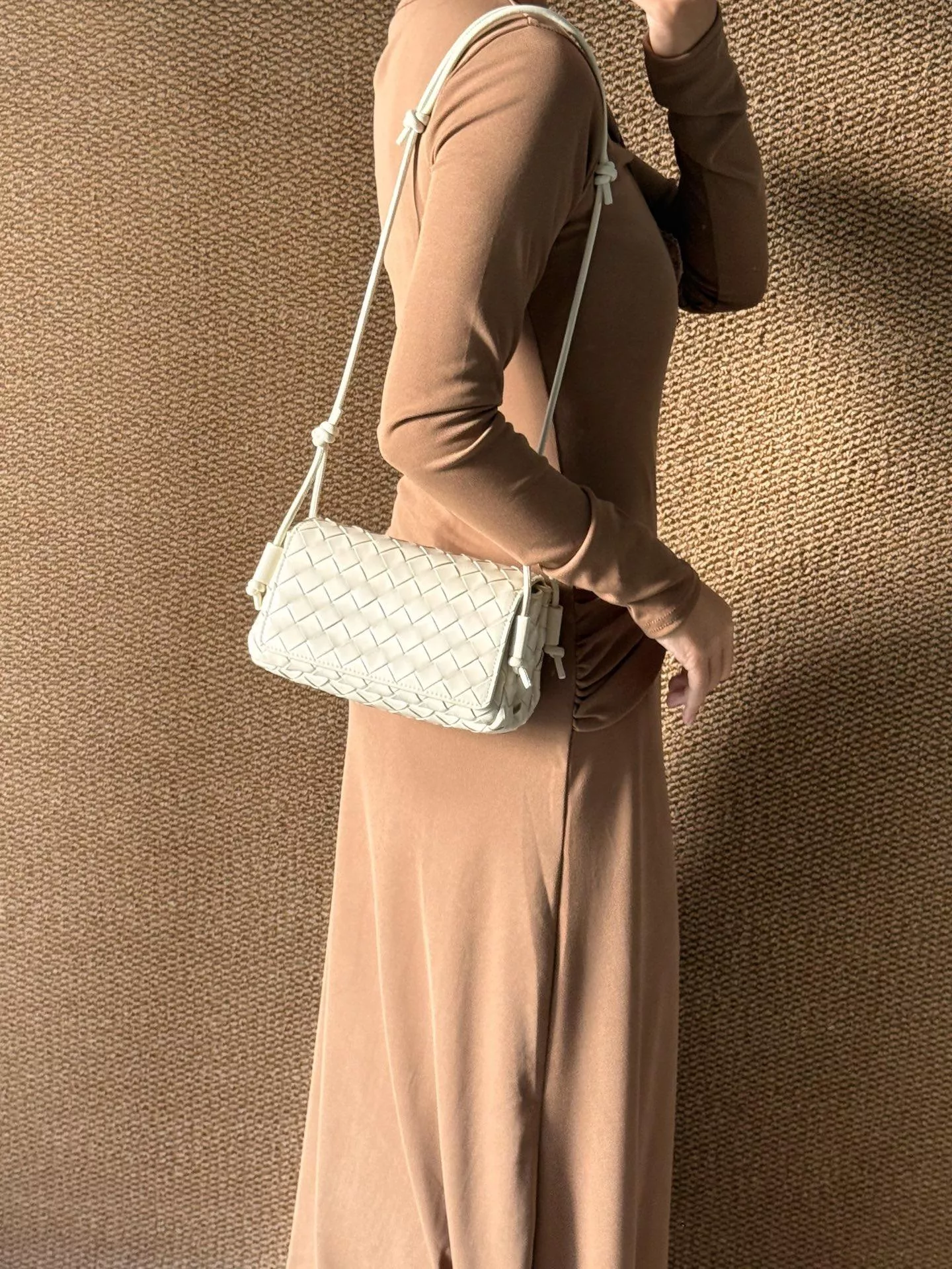 海鹽白 Notturno 小牛皮編織翻蓋包｜手拿・斜挎兩用