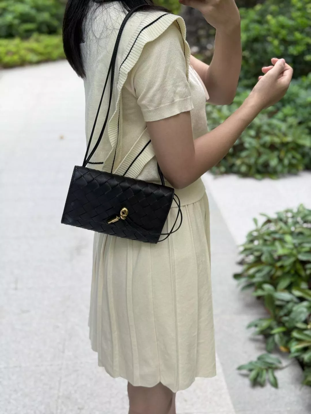 黑色 Andiamo Pouch on Strap 小羊皮編織包 WOC｜手拿・單肩・斜挎三用