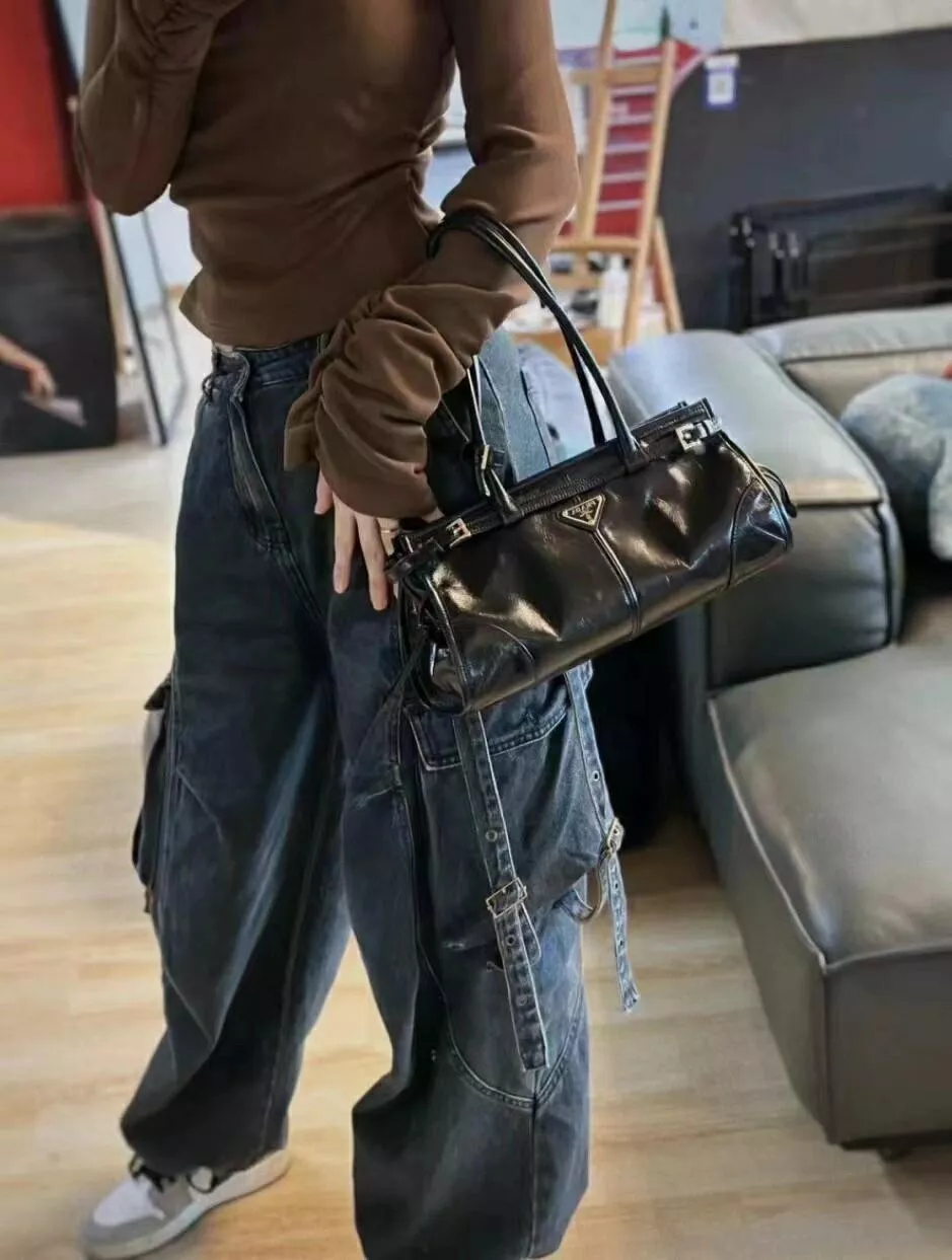 Prada Bonnie 中號皮革手袋 黑色 Soft Lux 油蠟皮包｜長肩帶版本 32cm