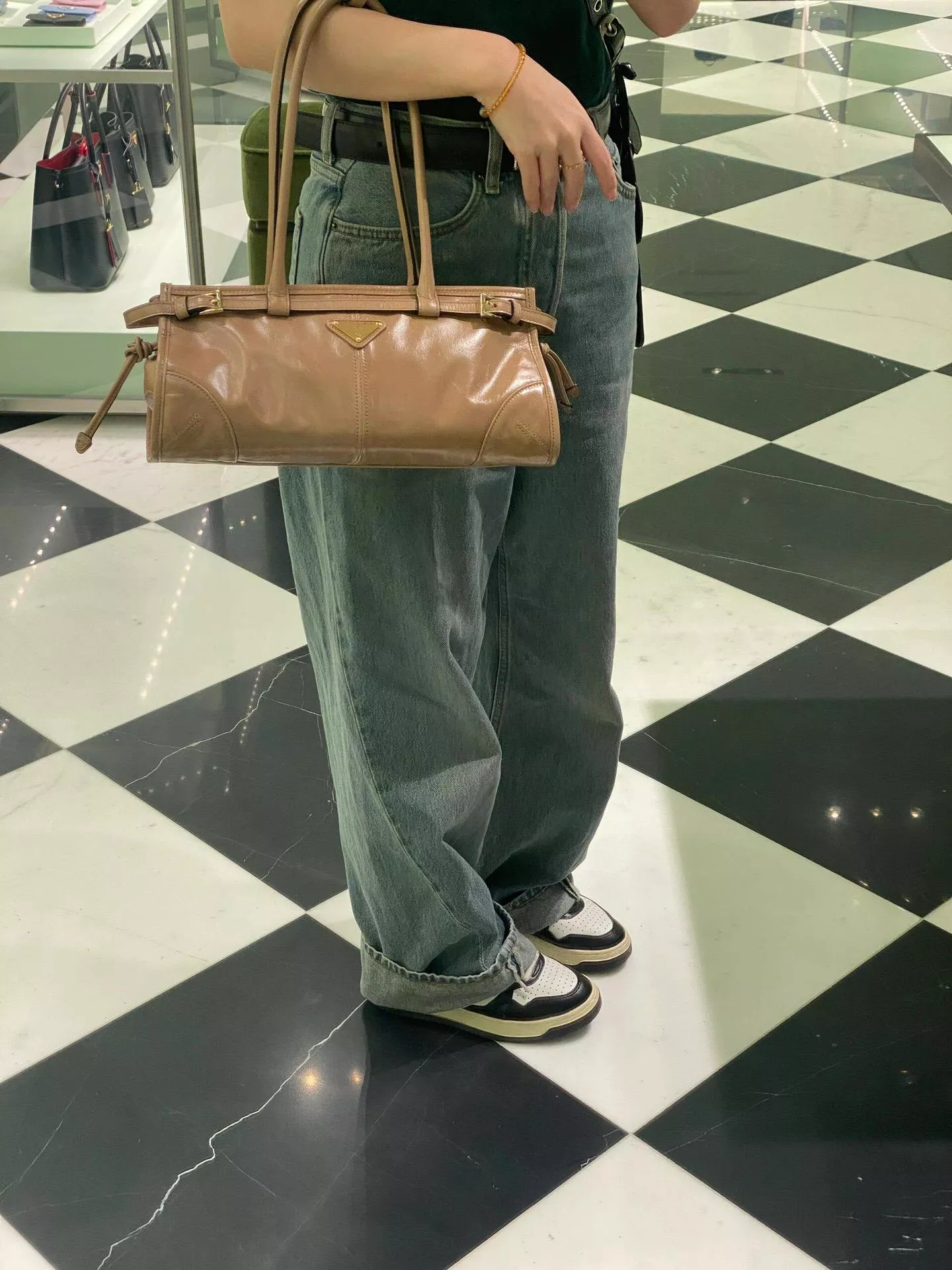 Prada Bonnie 中號皮革手袋 棕色 Soft Lux 油蠟皮包｜長肩帶版本 32cm