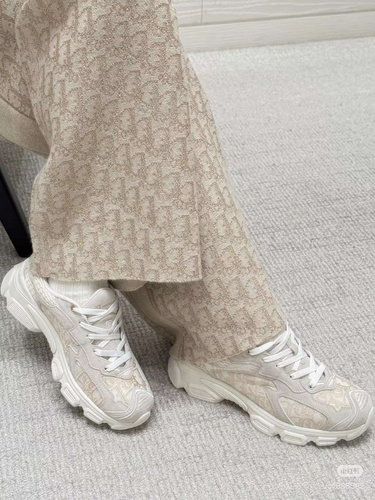 Chrono 運動鞋 白金色字母刺繡運動鞋｜拼接麂皮網布設計｜4cm厚底休閒鞋