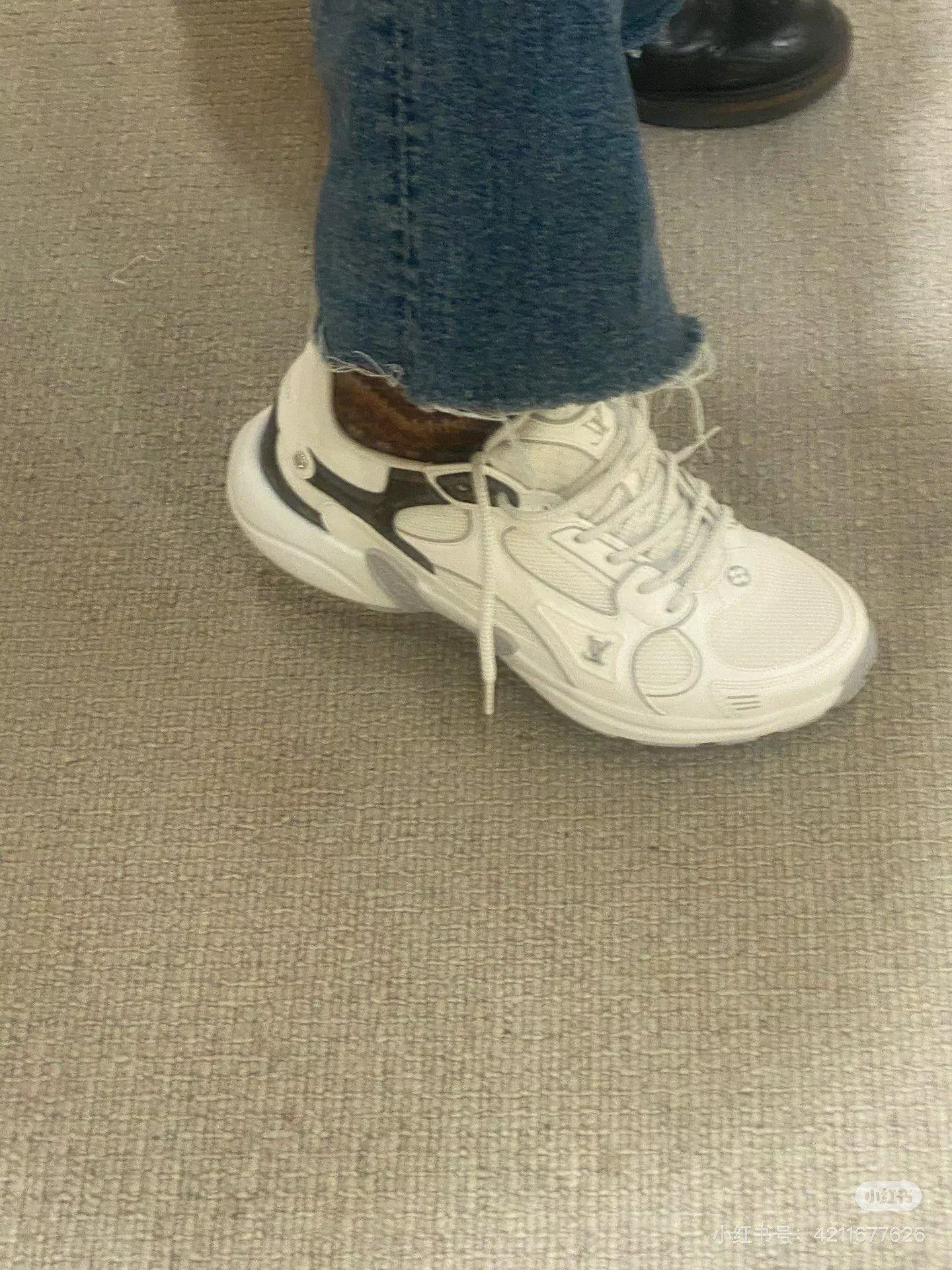 Onlympia系列 白色 字母側標運動鞋｜科技網布拼接設計｜3.5cm厚底｜35-39