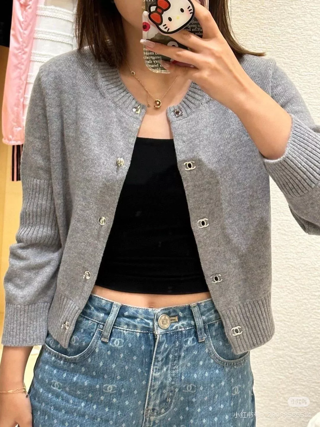 Chanel 基礎百搭款 灰色 金屬扣羊絨針織短版開衫｜經典圓領設計｜36-40