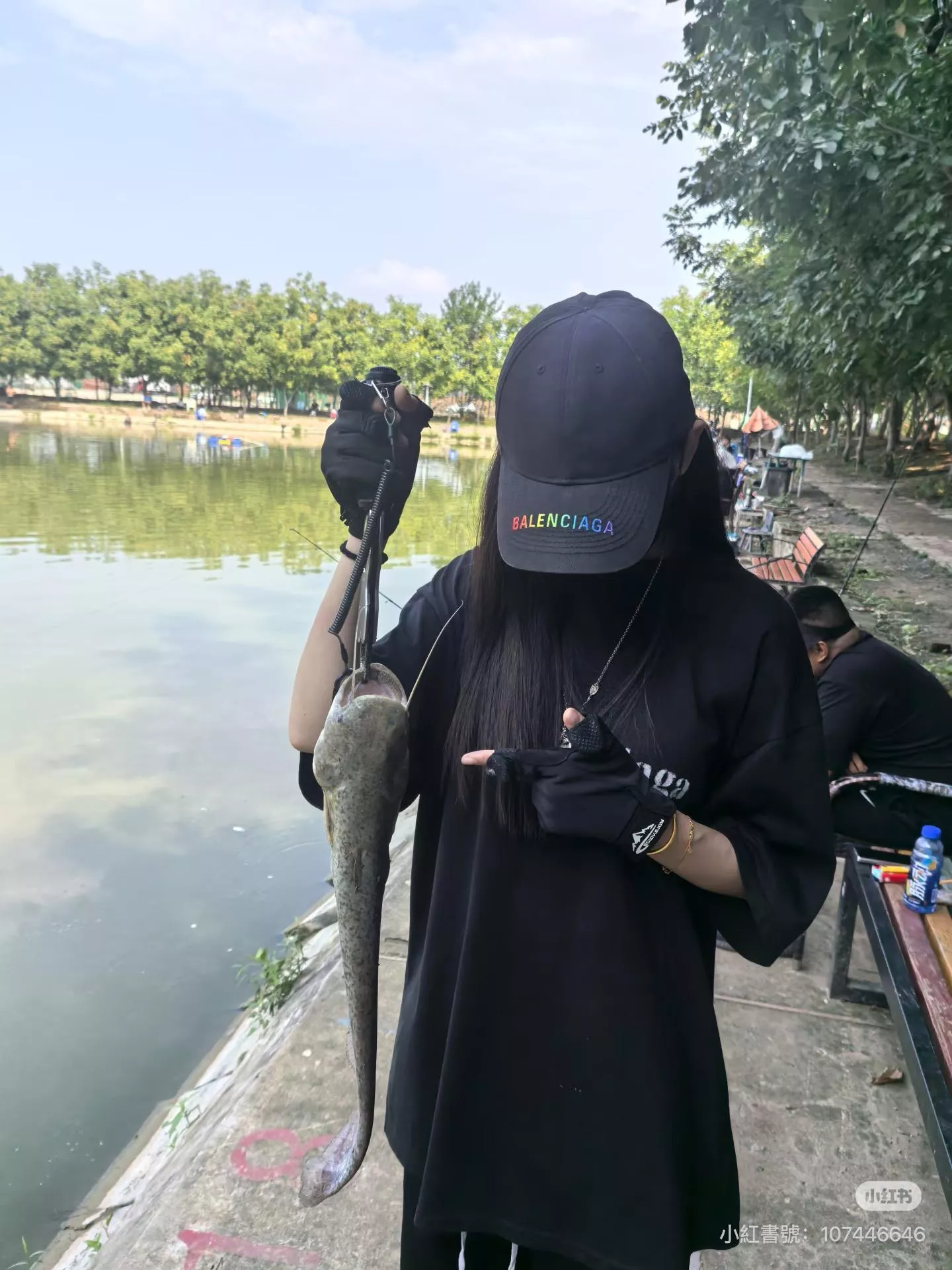 BALENCIAGA （黑底彩字）字母刺繡棒球帽｜斜紋磨毛面料｜運動休閒帽