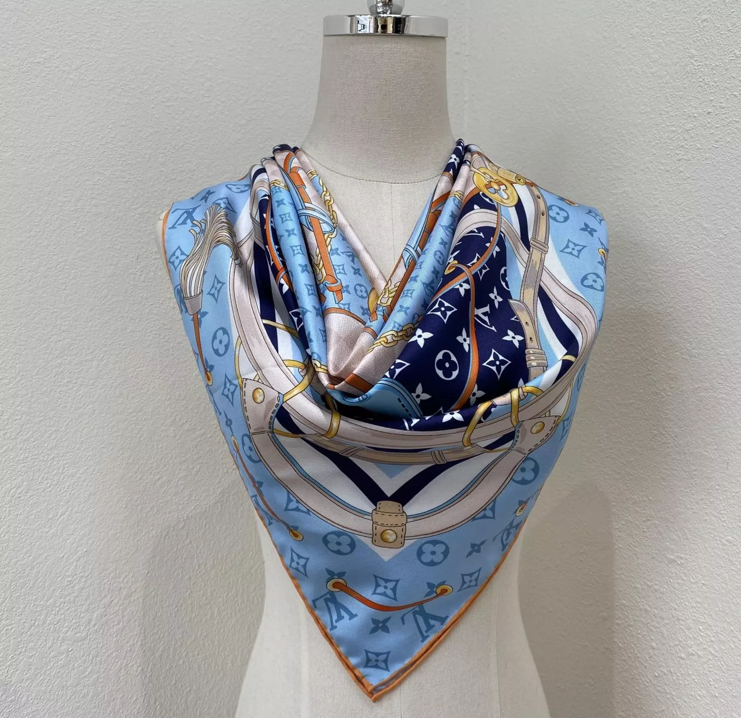 Flower And Straps 真絲90方巾｜桑蠶絲絲巾｜90×90cm