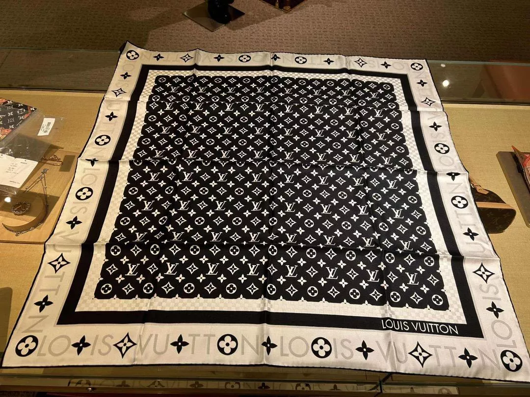 Monogram Infinity 真絲90方巾｜桑蠶絲絲巾｜90×90cm