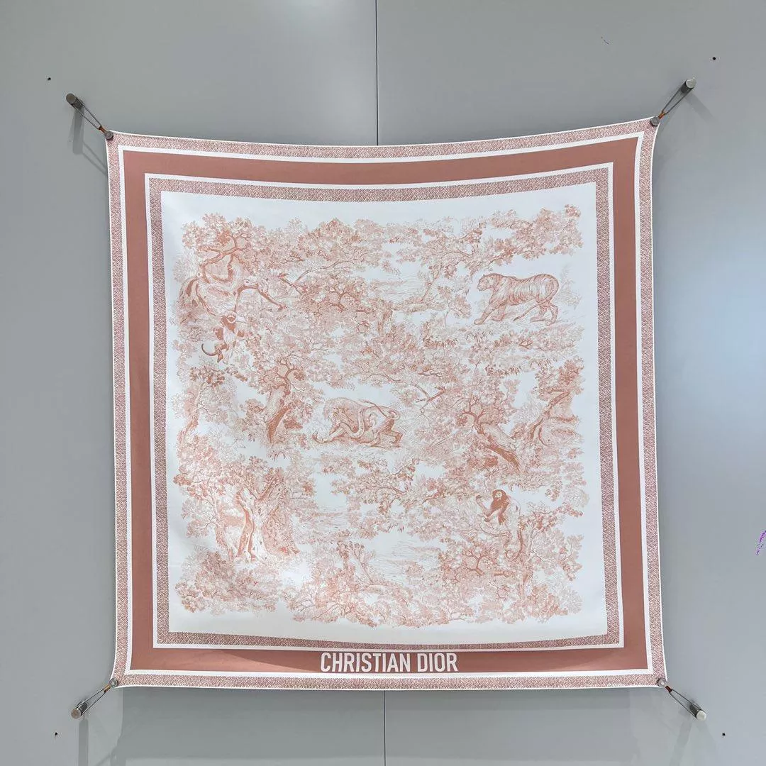 茹伊叢林手繪真絲方巾｜龍蝦粉印花絲巾｜90×90cm