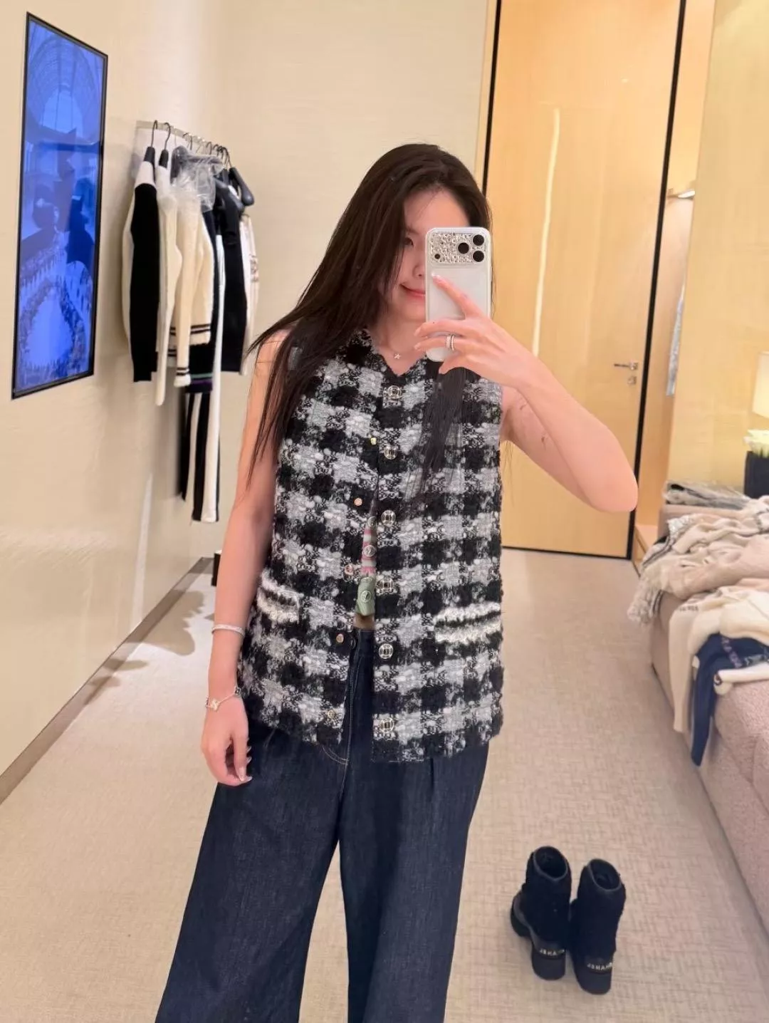 CHANEL 25N 黑色 復古格紋軟呢馬甲｜無袖短版背心外套｜經典金釦設計｜36／38／40