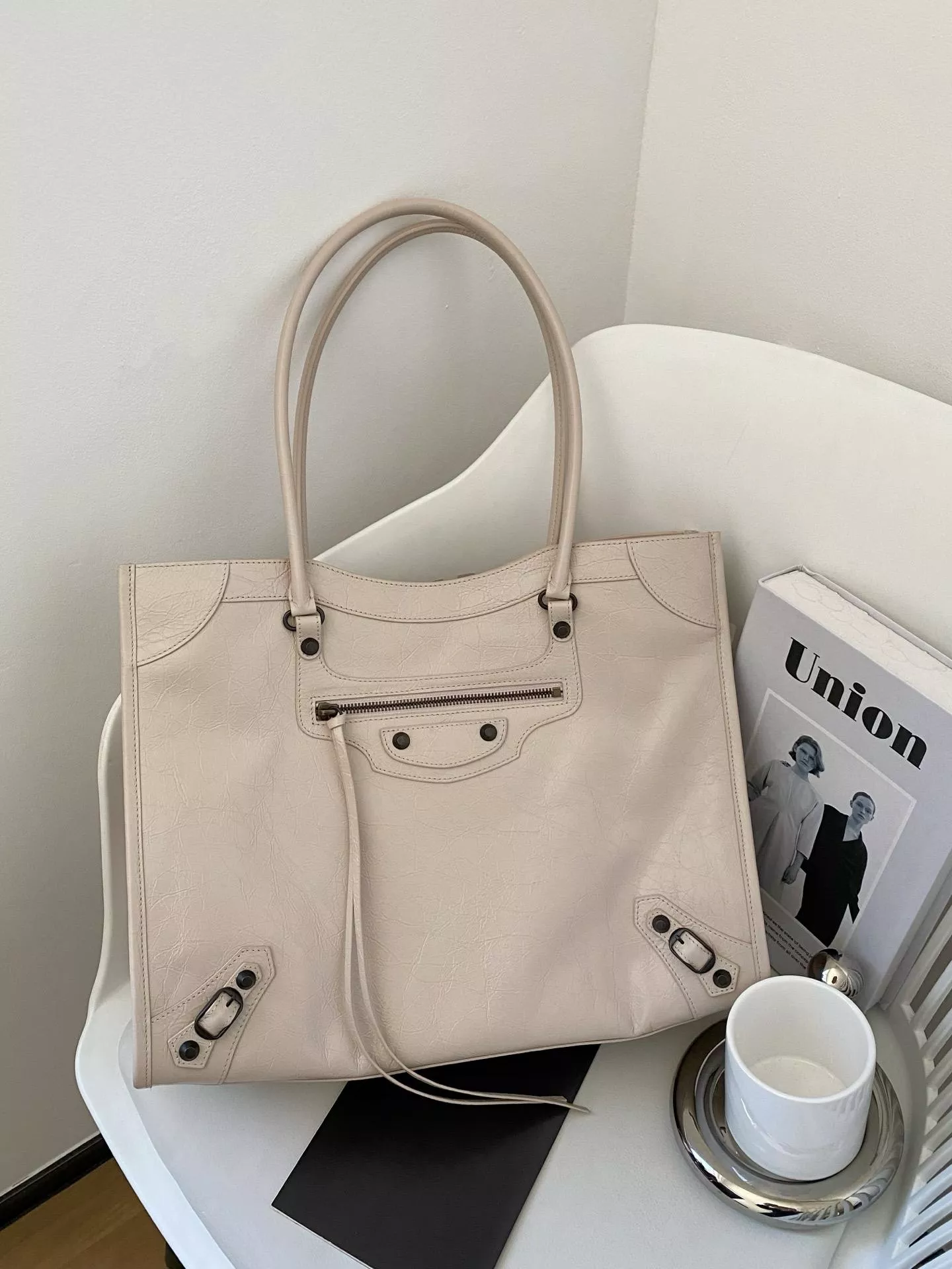 杏仁色 LE CITY TOTE BAG SMALL 直式托特包｜油蠟皮 33cm