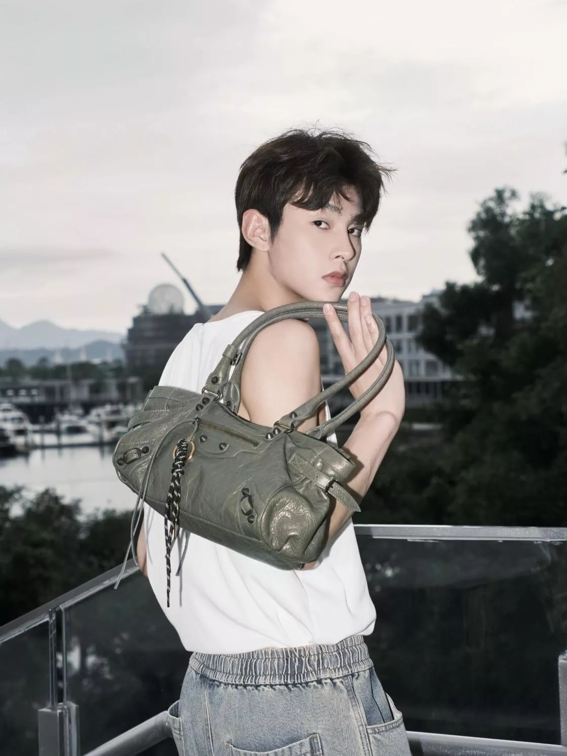 軍綠色・ Le City Bag East-West 橫版機車包 法棍包｜長肩帶款