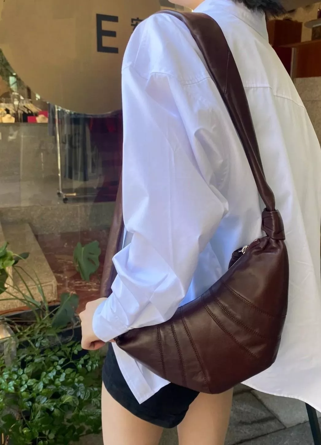 Lemaire 小號牛角包｜胡桃色・高級日常款 斜挎包