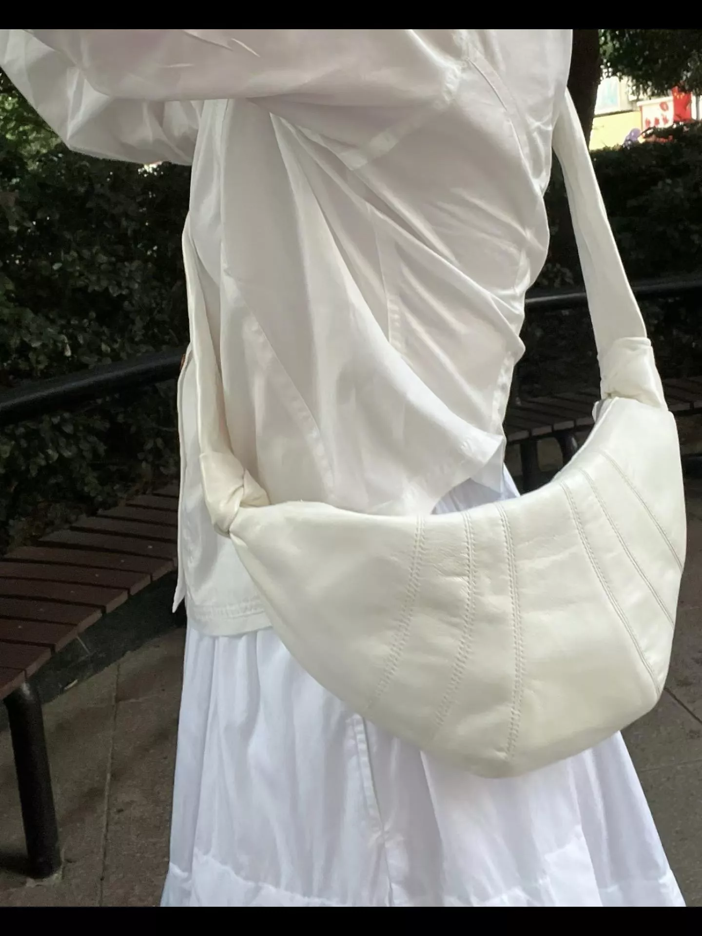 Lemaire 白色・小羊皮款 Croissant Bag 中號｜高級日常款 斜挎包