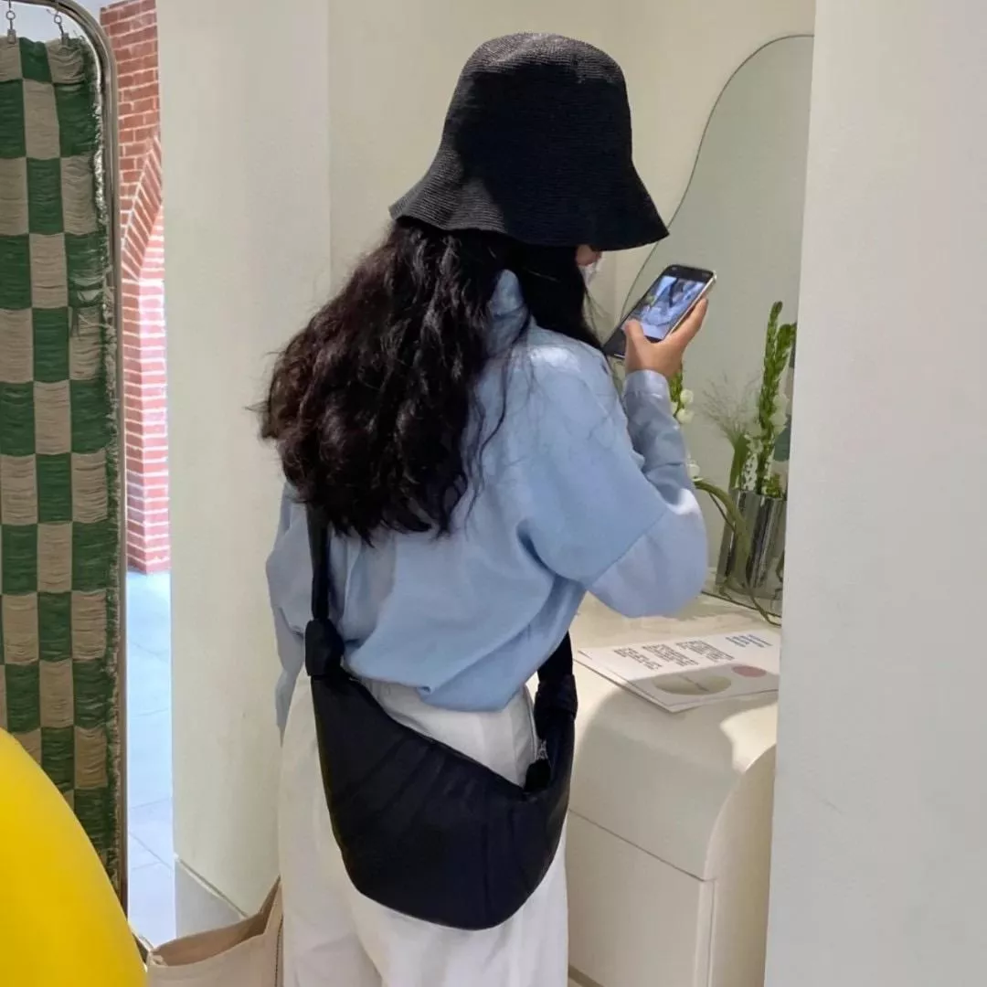 Lemaire 黑色・小羊皮款 Croissant Bag 中號｜高級日常款 斜挎包