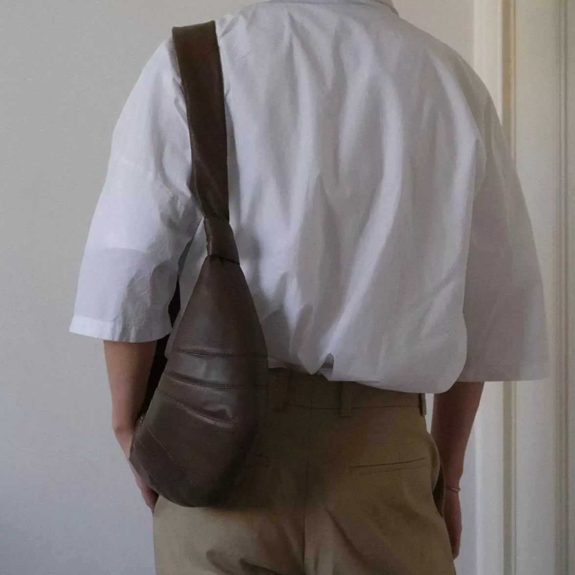 Lemaire 深咖啡色・小羊皮款 Croissant Bag 中號｜高級日常款 斜挎包