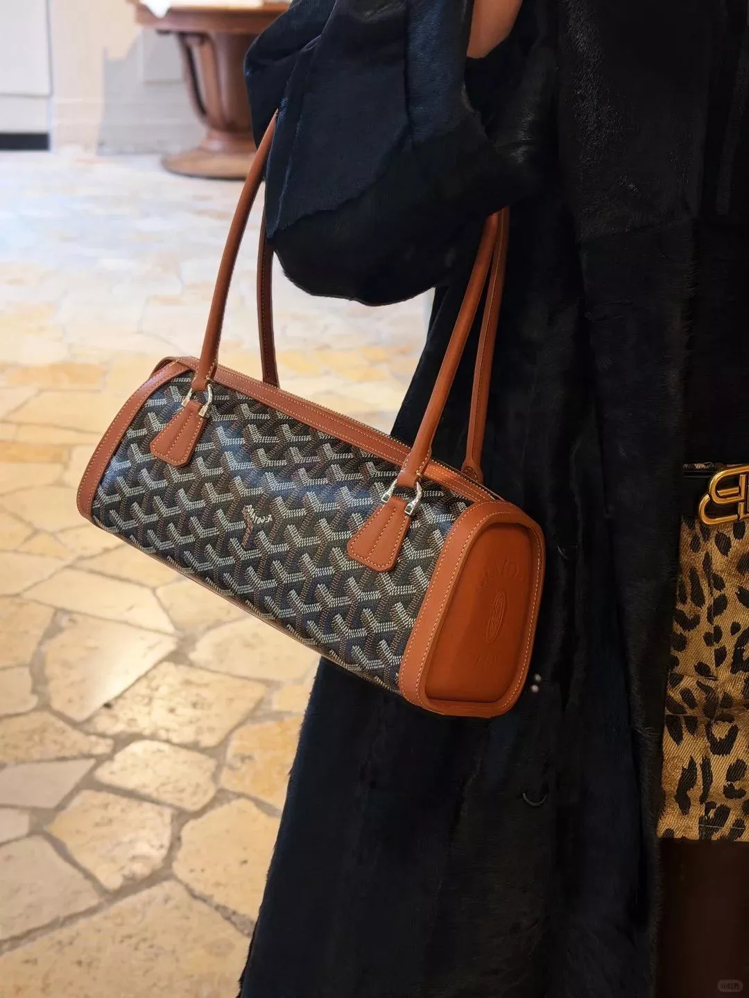 棕色｜Bonbonniere Bag 圓筒法棍包｜復古腋下包