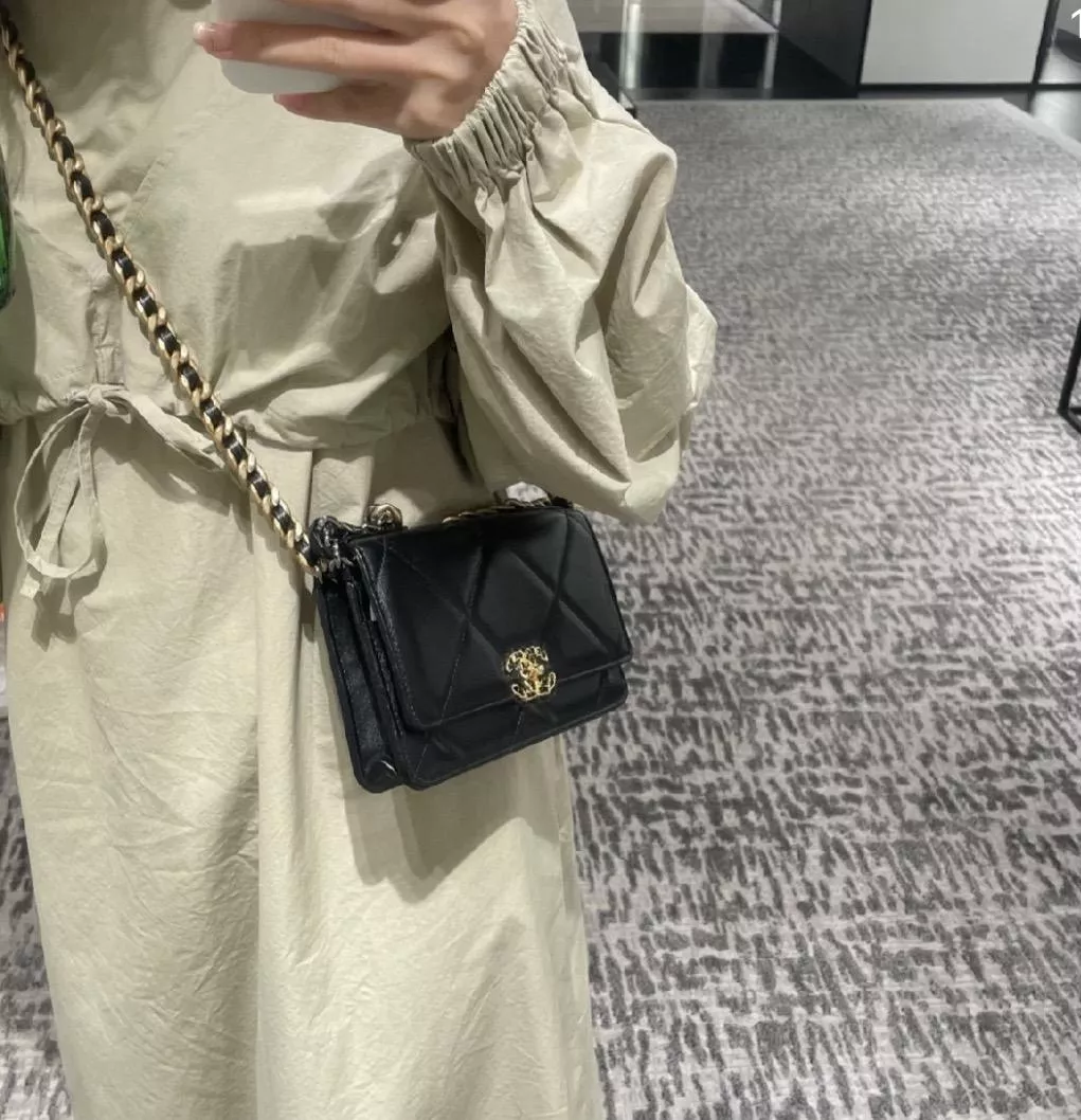 19 WOC 黑金｜旋轉鈕扣版本 小羊皮材質 19cm