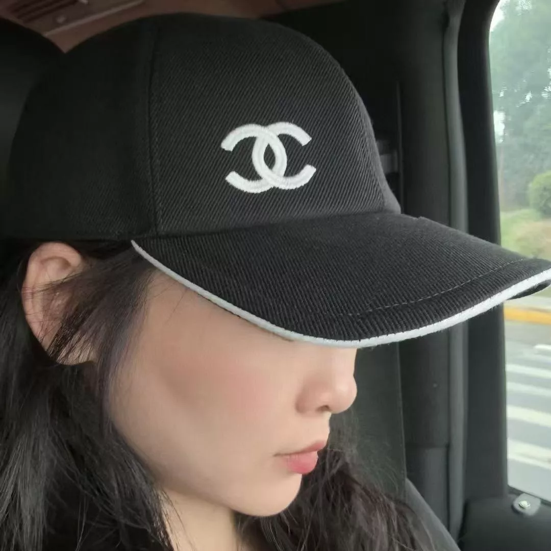 CHANEL 拼色棒球帽｜刺繡字母休閒帽 可調節52–60cm