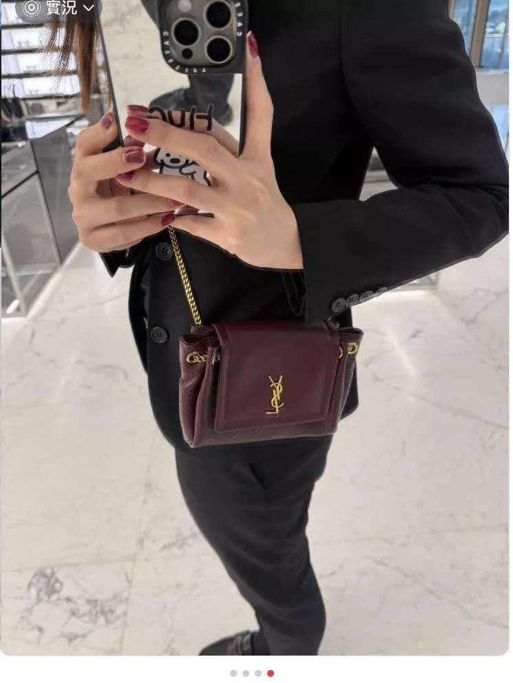 赤霞紅 Nolita小號斜背包｜小羊皮・金屬Logo鏈條設計｜輕巧百搭