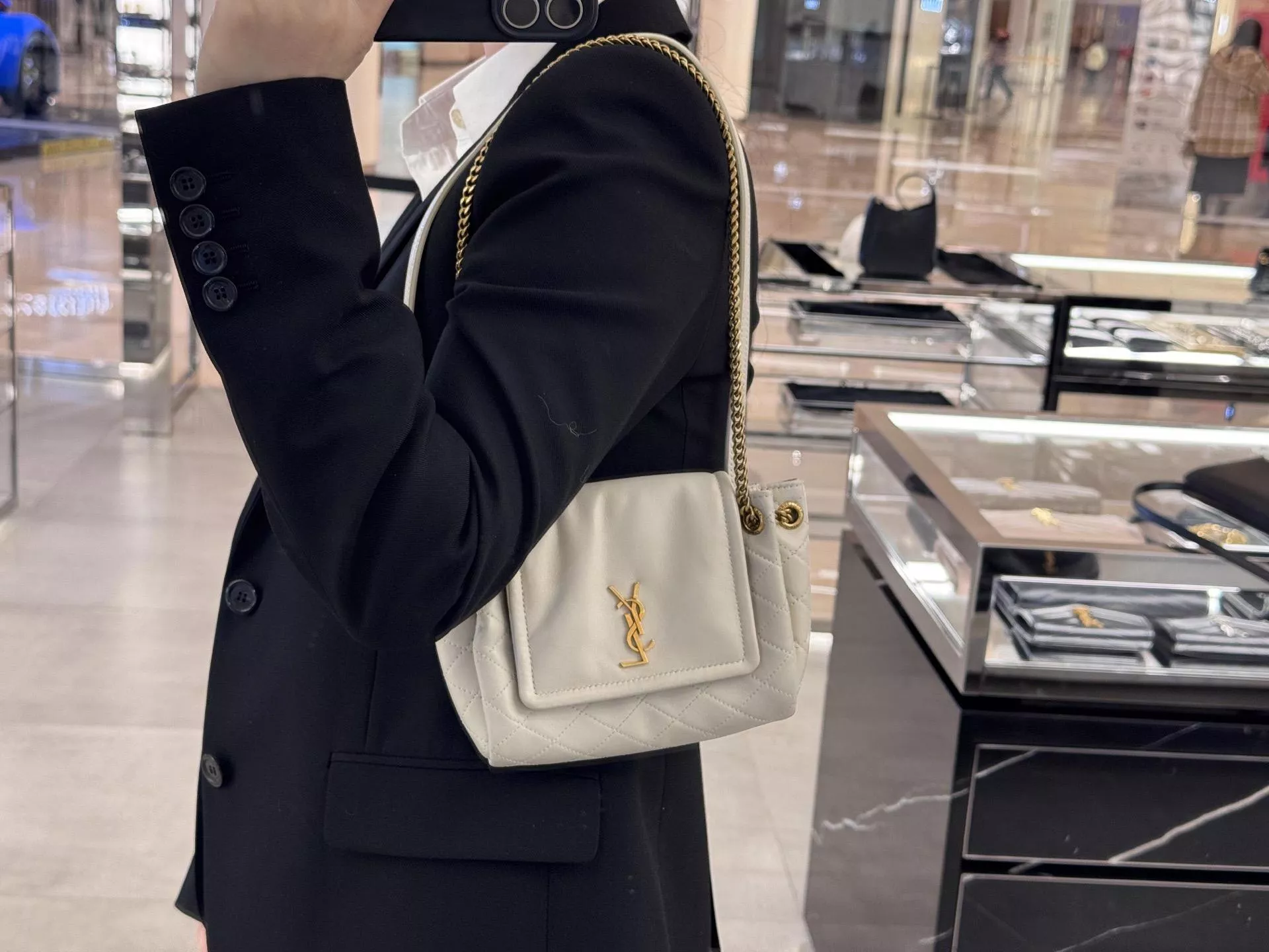 復古白 Nolita小號斜背包｜小羊皮・金屬Logo鏈條設計｜輕巧百搭