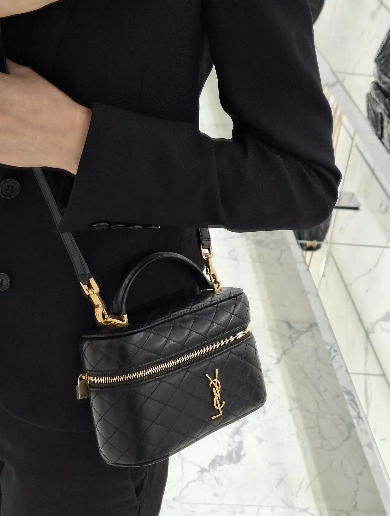 黑金色 GABY VANITY 小羊皮化妝袋｜迷你鏈條手提包 18cm