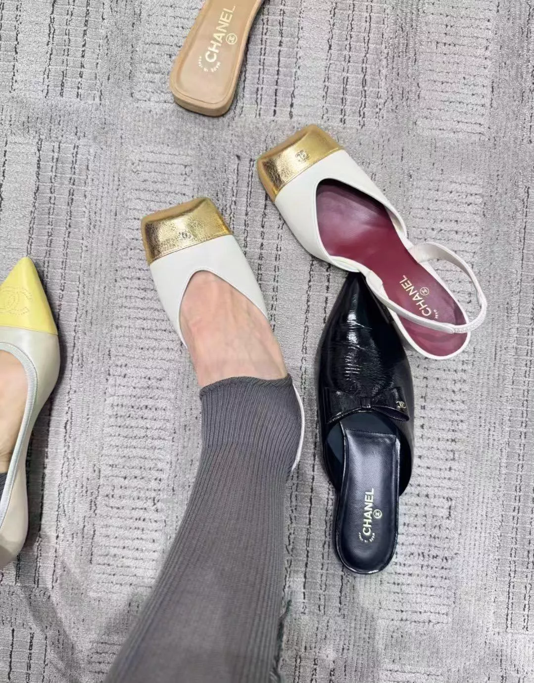 26s 走秀款 Slingback（白底金頭）｜雙C方頭粗跟涼鞋 35-40