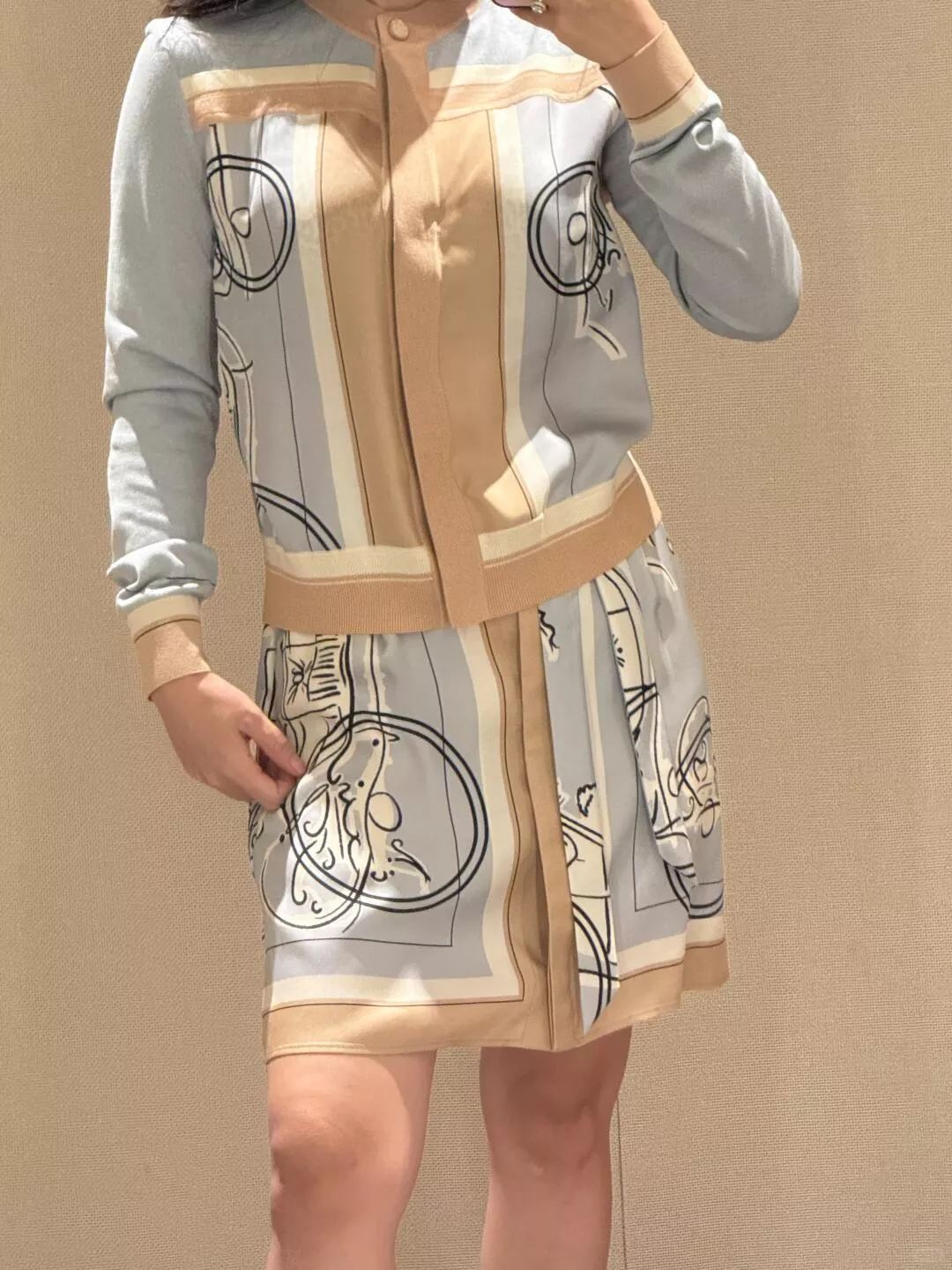 HERMES 藍咖拼色幾何印花真絲襯衫＋綁帶半身裙套裝｜36／38／40／42