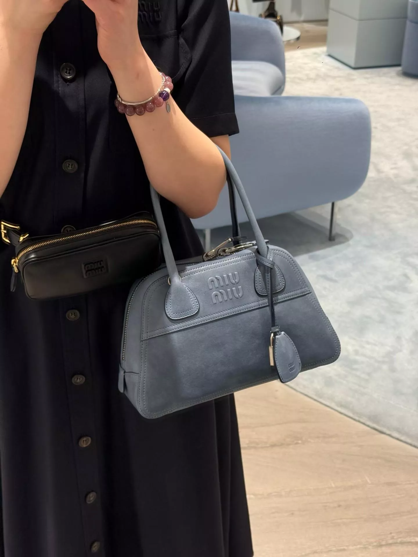 Miu Miu 小號｜Vivant Bag 保齡球包｜航空藍/羊皮手提包 28cm