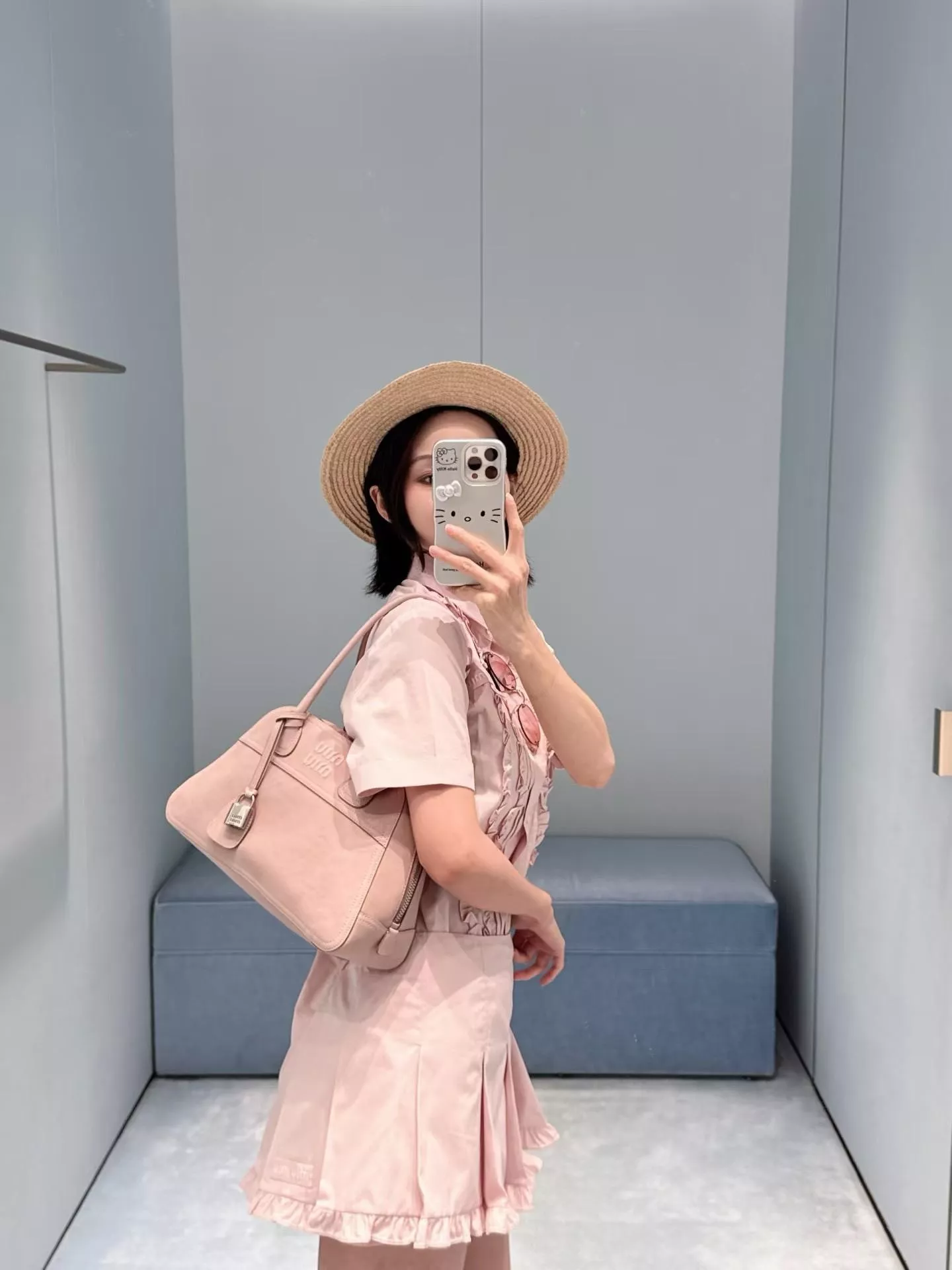 Miu Miu 小號｜Vivant Bag 保齡球包｜蛋白石色/羊皮手提包 28cm