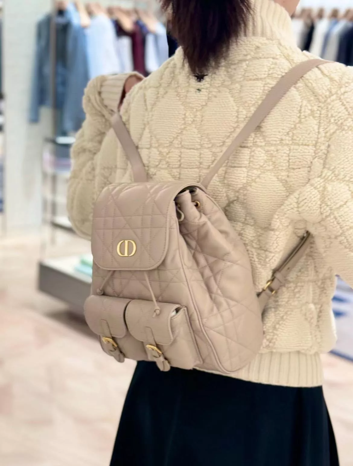 中號 25cm｜CARO Backpack｜米色柔軟小羊皮 藤格紋後背包