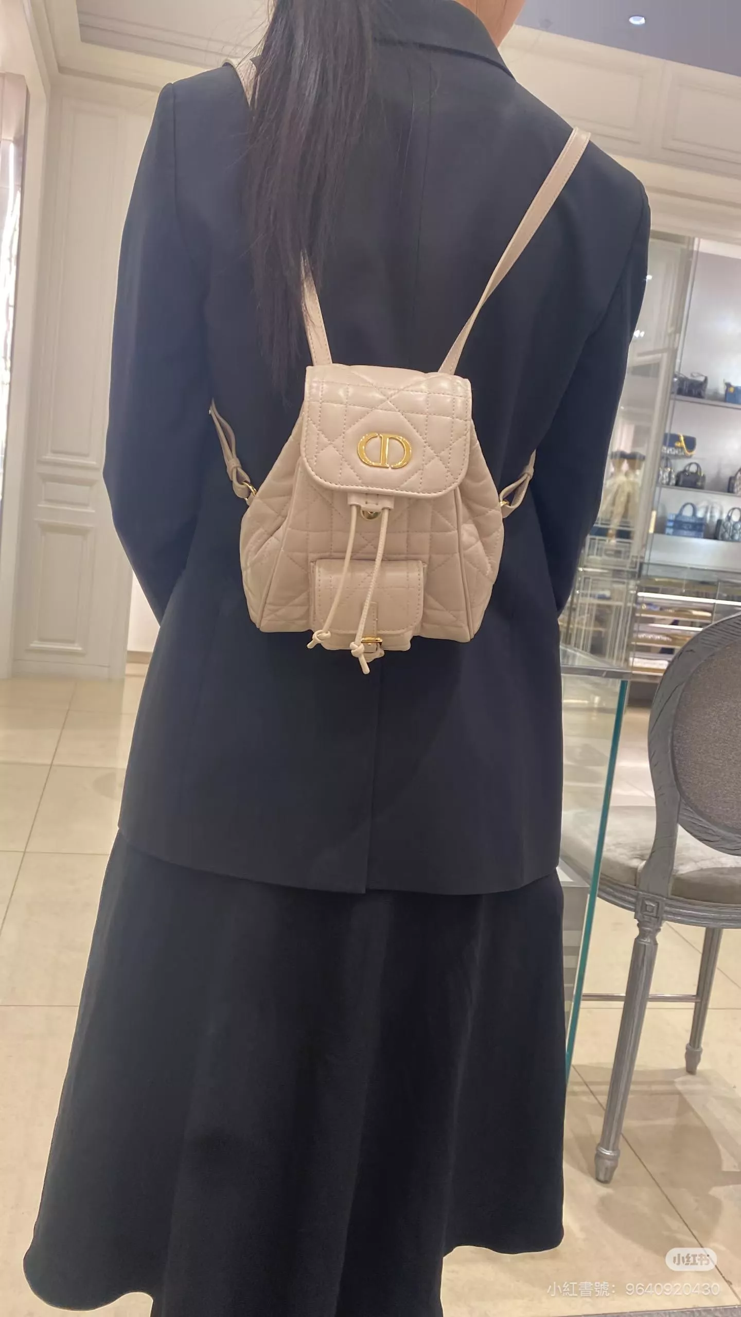 小號 20cm｜CARO Backpack｜小羊皮 胭脂米色藤格紋後背包