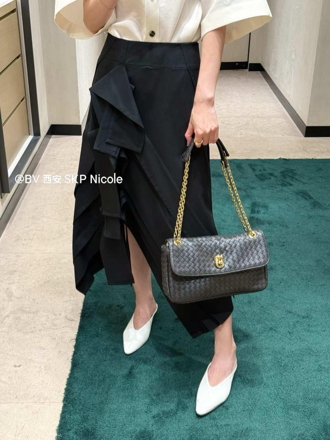 黑色｜Madison Intrecciato 小羊皮編織鏈條肩背包 27cm