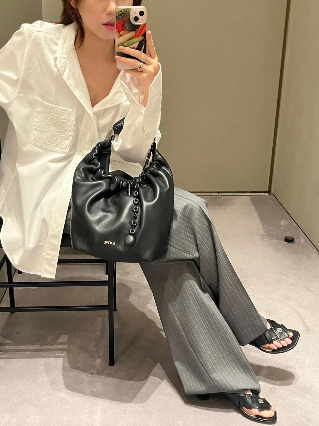 黑色/小羊皮 Small Squeeze bag in mellow nappa lambskin