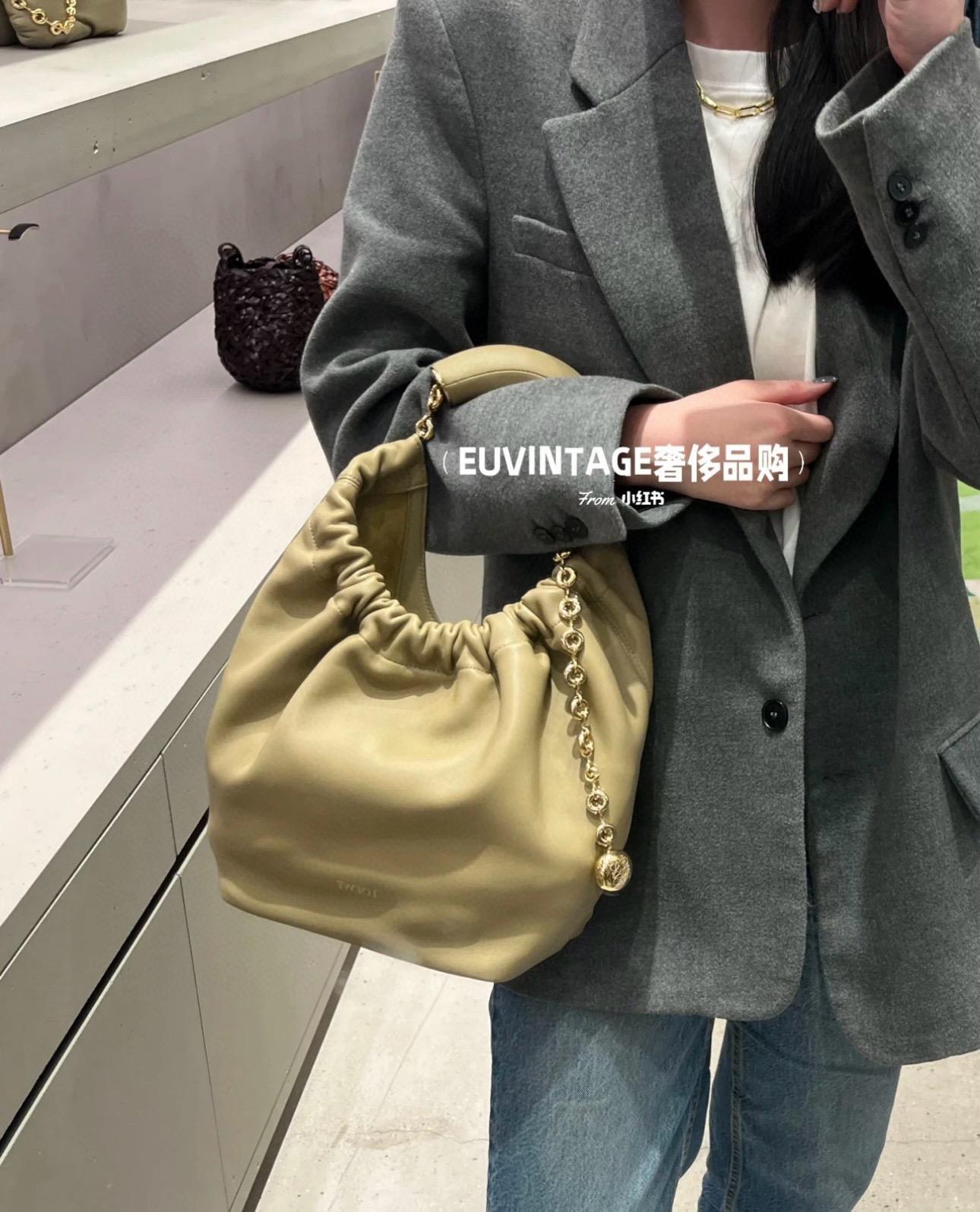 黏土色/小羊皮 Small Squeeze bag in mellow nappa lambskin