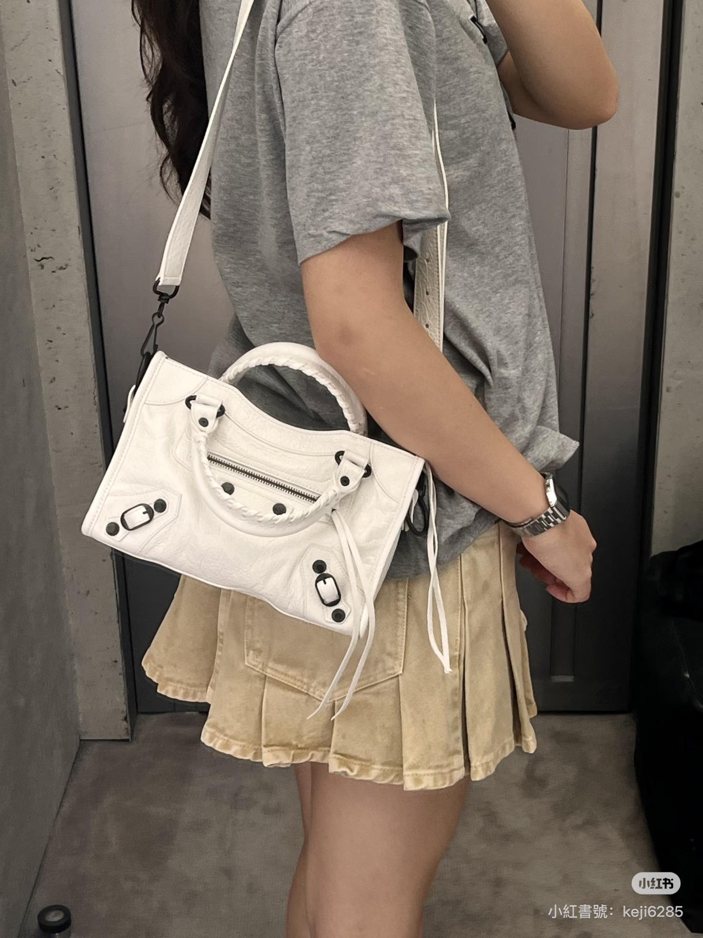 白色/黑釦｜Arena 爆裂小羊皮｜Le City bag Mini機車包｜24cm