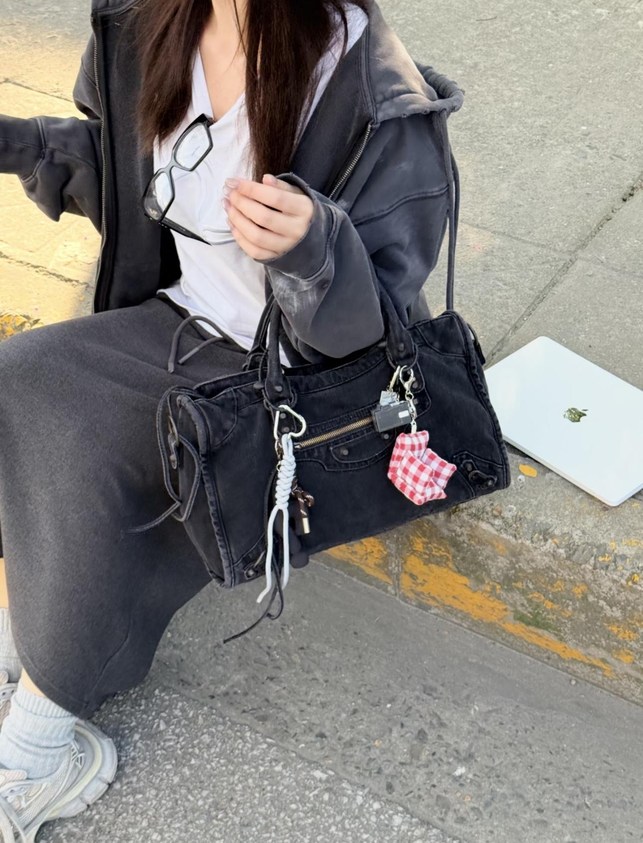 24s版本｜LE CITY BAG SMALL 中號 牛仔水洗黑 Arena牛皮飾邊｜機車包｜30cm