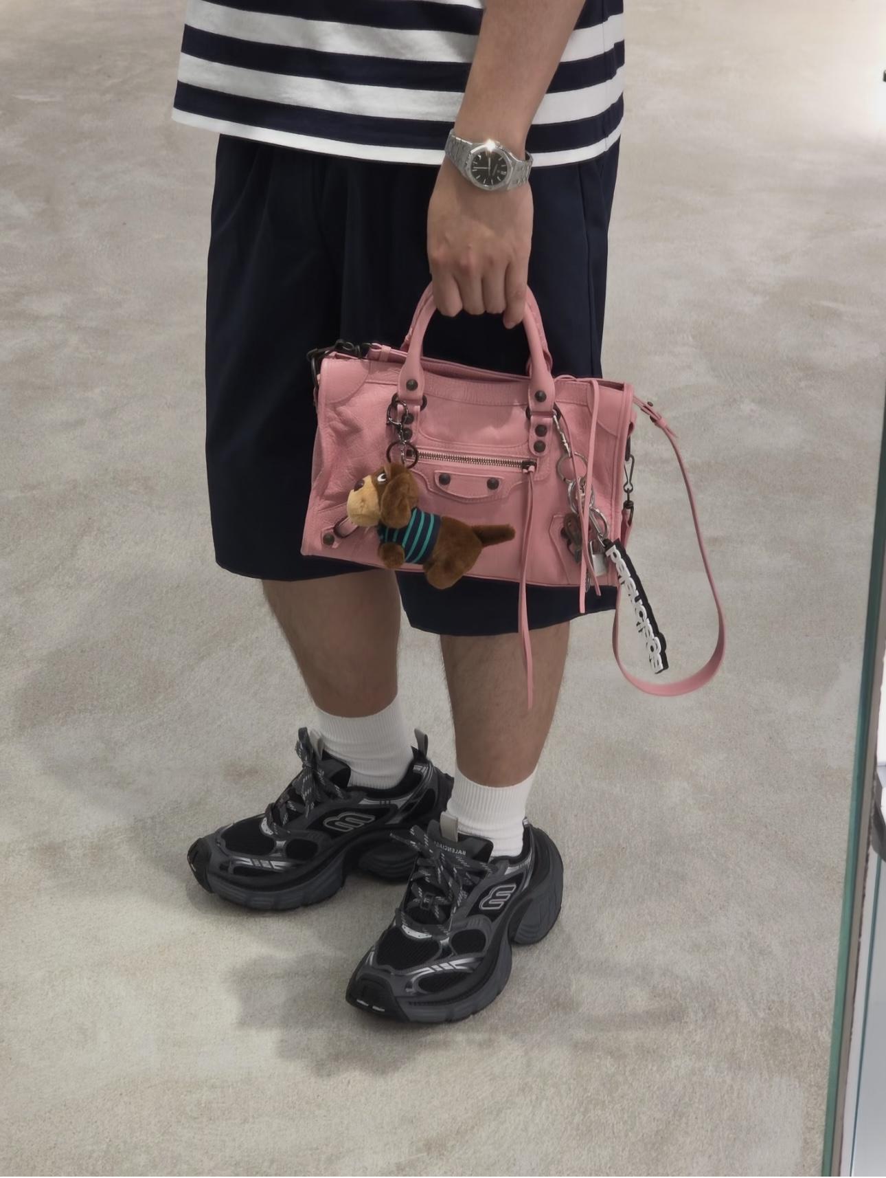 舊版本｜蜜桃粉/黑釦｜Arena 爆裂小羊皮｜Le City bag Small 機車包｜30cm