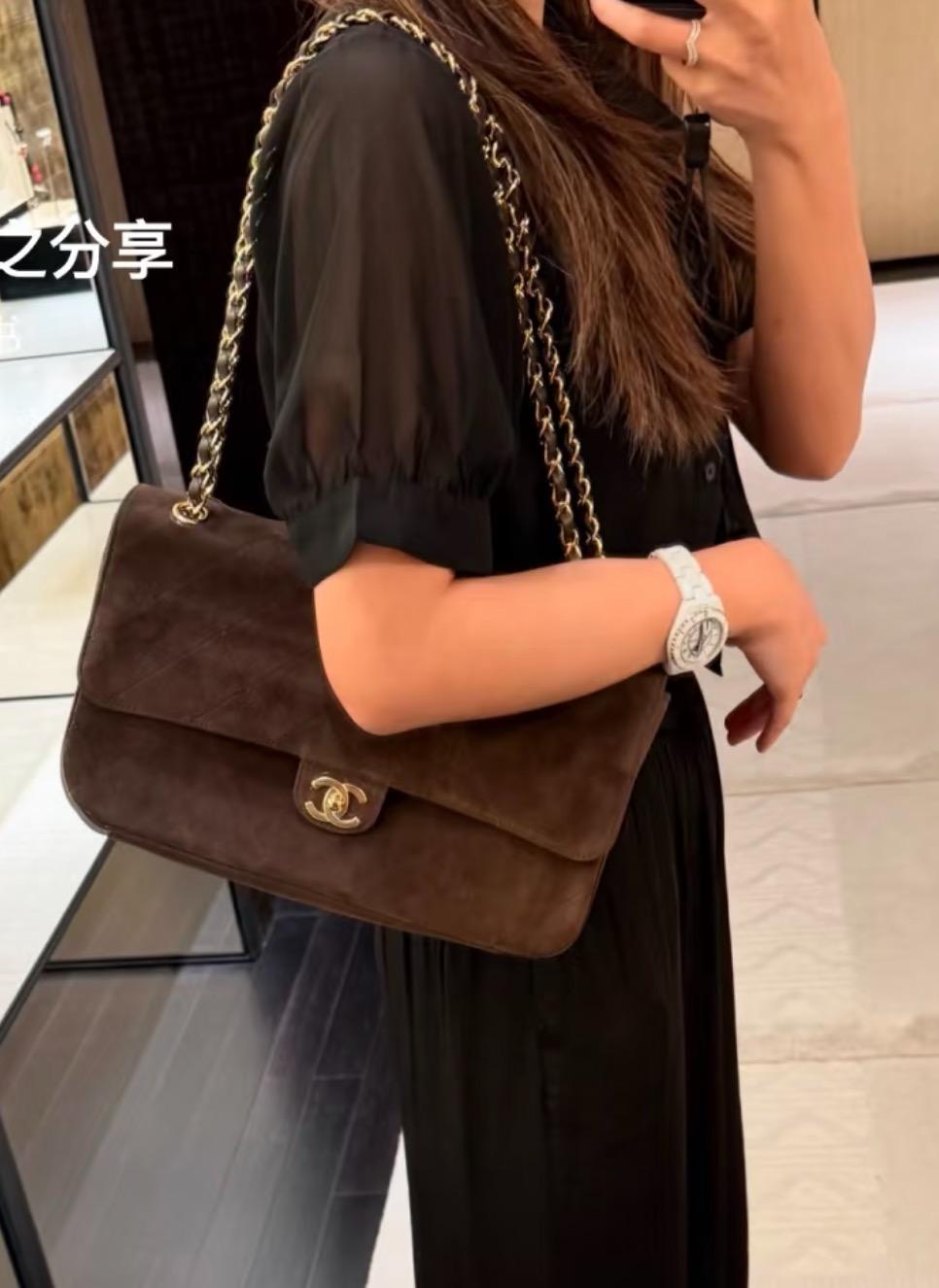 小號｜Maxi 口蓋包 CF 麂皮/咖啡色｜26S 鏈條包 32cm