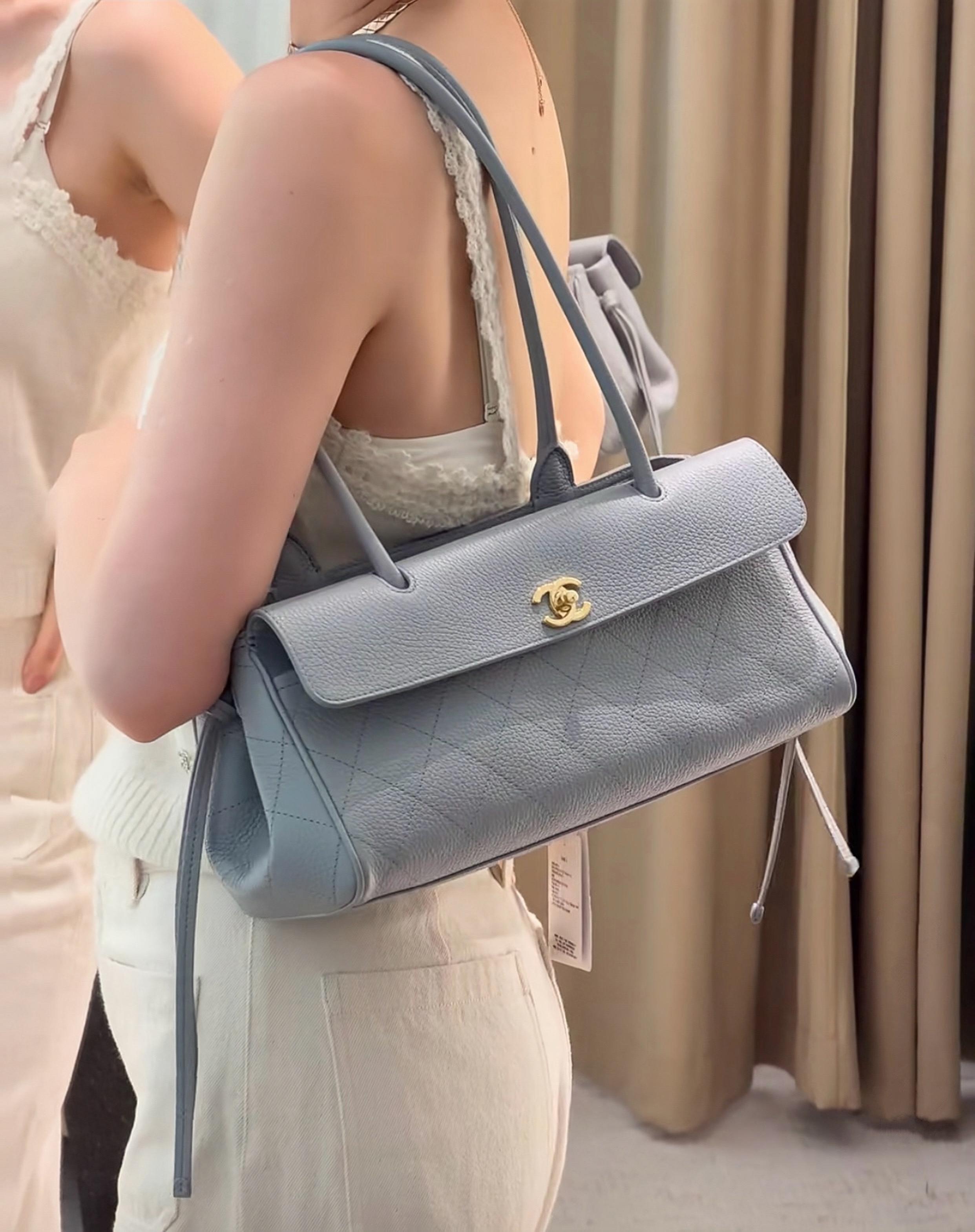 26SS 法棍包 灰藍色/亮面五金｜荔枝牛皮肩背包 Baguette Bag 30cm